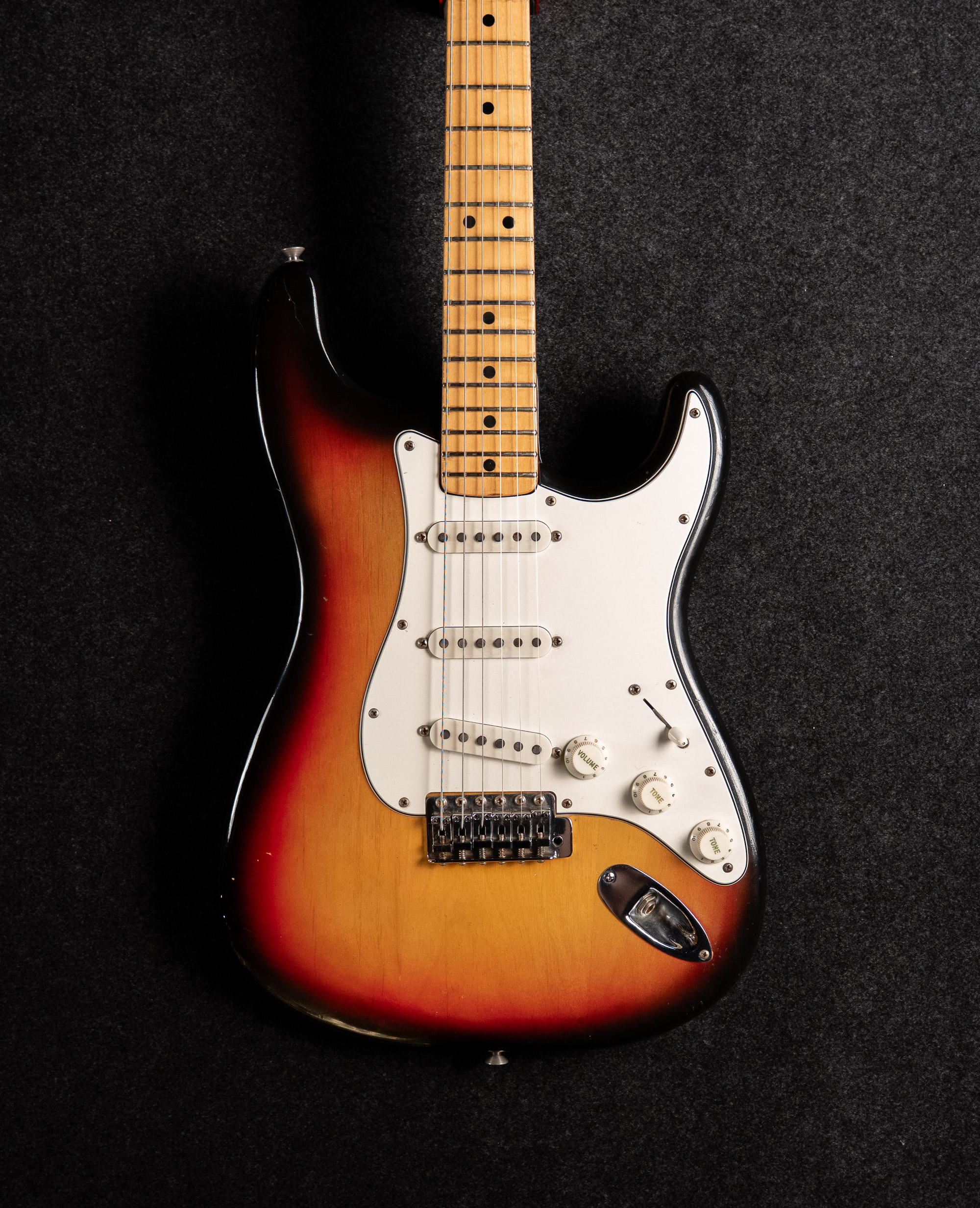 Электрогитара Fender Stratocaster ‘1975 - купить в "Гитарном Клубе"
