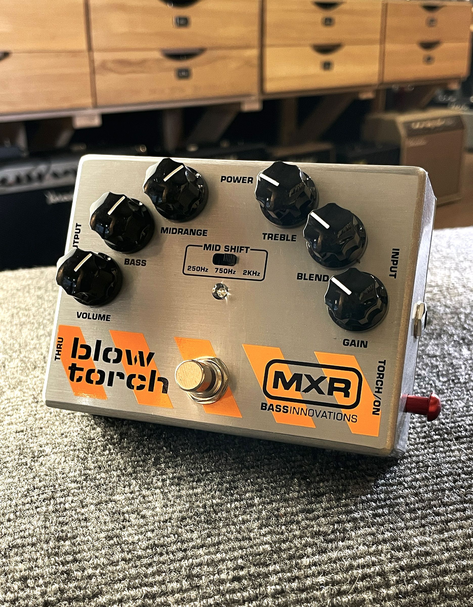 Гитарная педаль Dunlop MXR M181 Blow Torch Distortion - купить в "Гитарном Клубе"