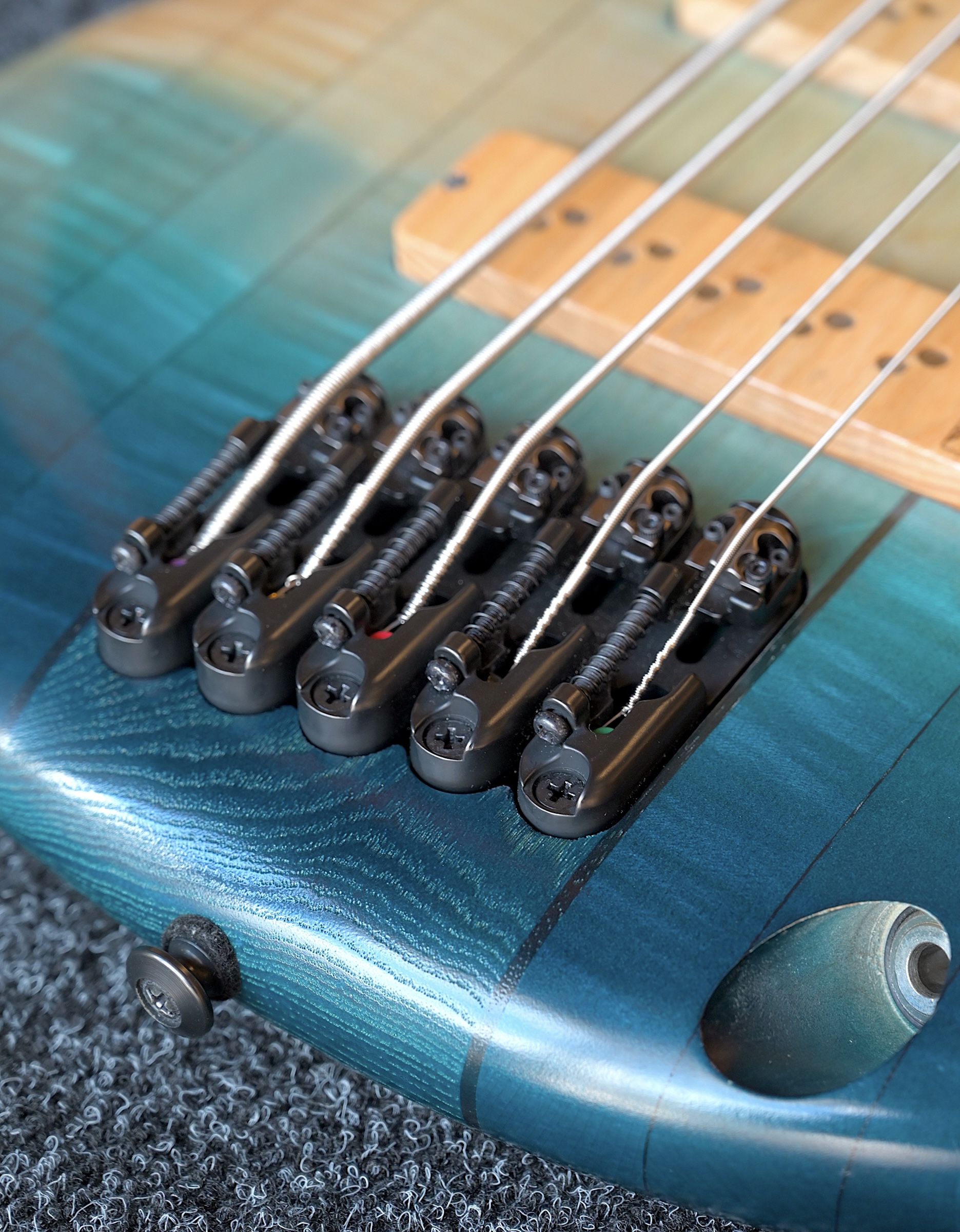 Бас-гитара Ibanez SR5CMLTD-CIL - купить в "Гитарном Клубе"