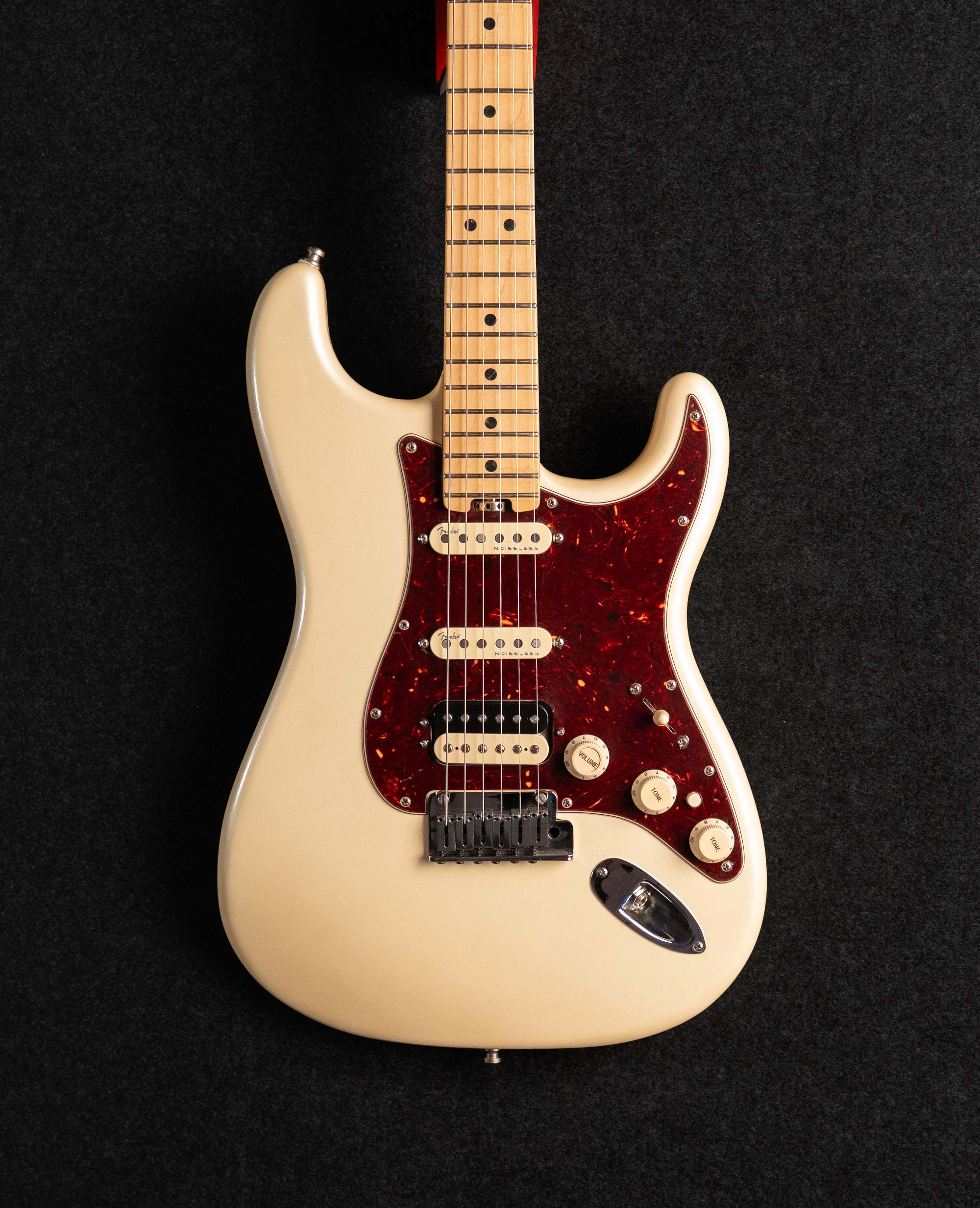 Электрогитара Fender Stratocaster Elite HSS Olympic White - купить в "Гитарном Клубе"