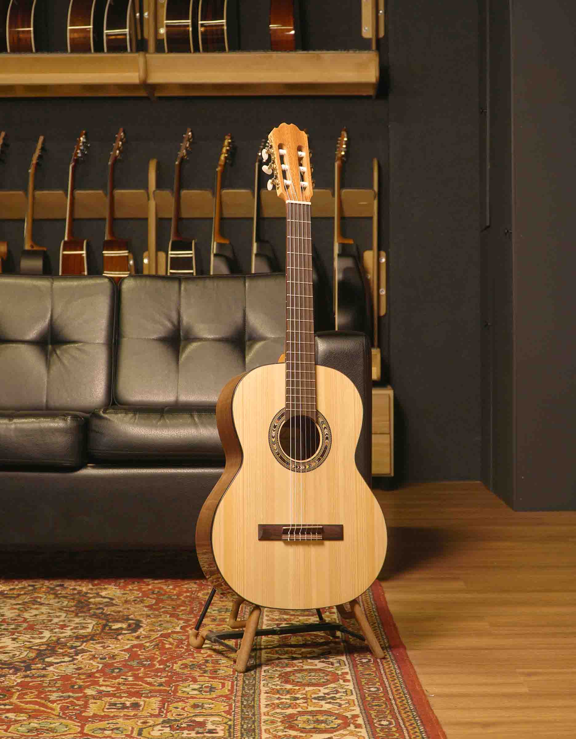 Классическая гитара Kremona R65S Rondo Soloist - купить в "Гитарном Клубе"