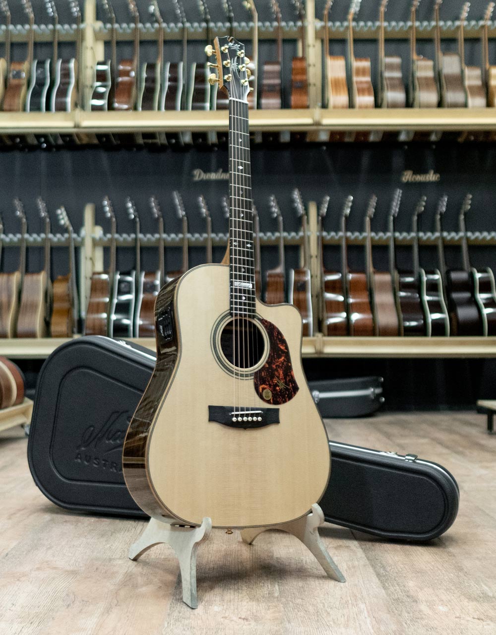 Электроакустическая гитара Maton EM100C - купить в "Гитарном Клубе"
