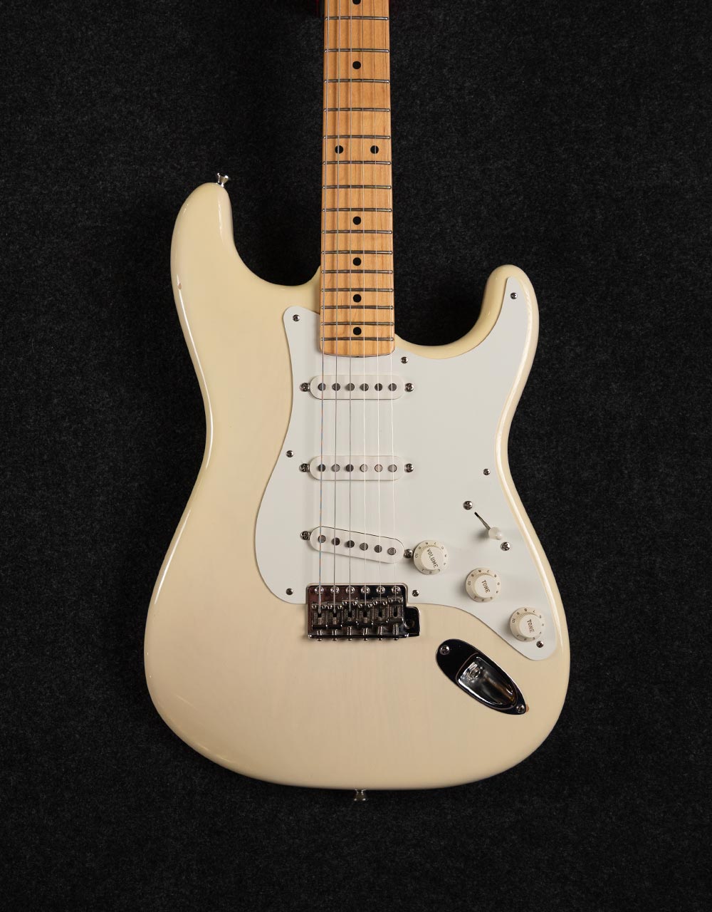 Электрогитара Fender Stratocaster AVRI