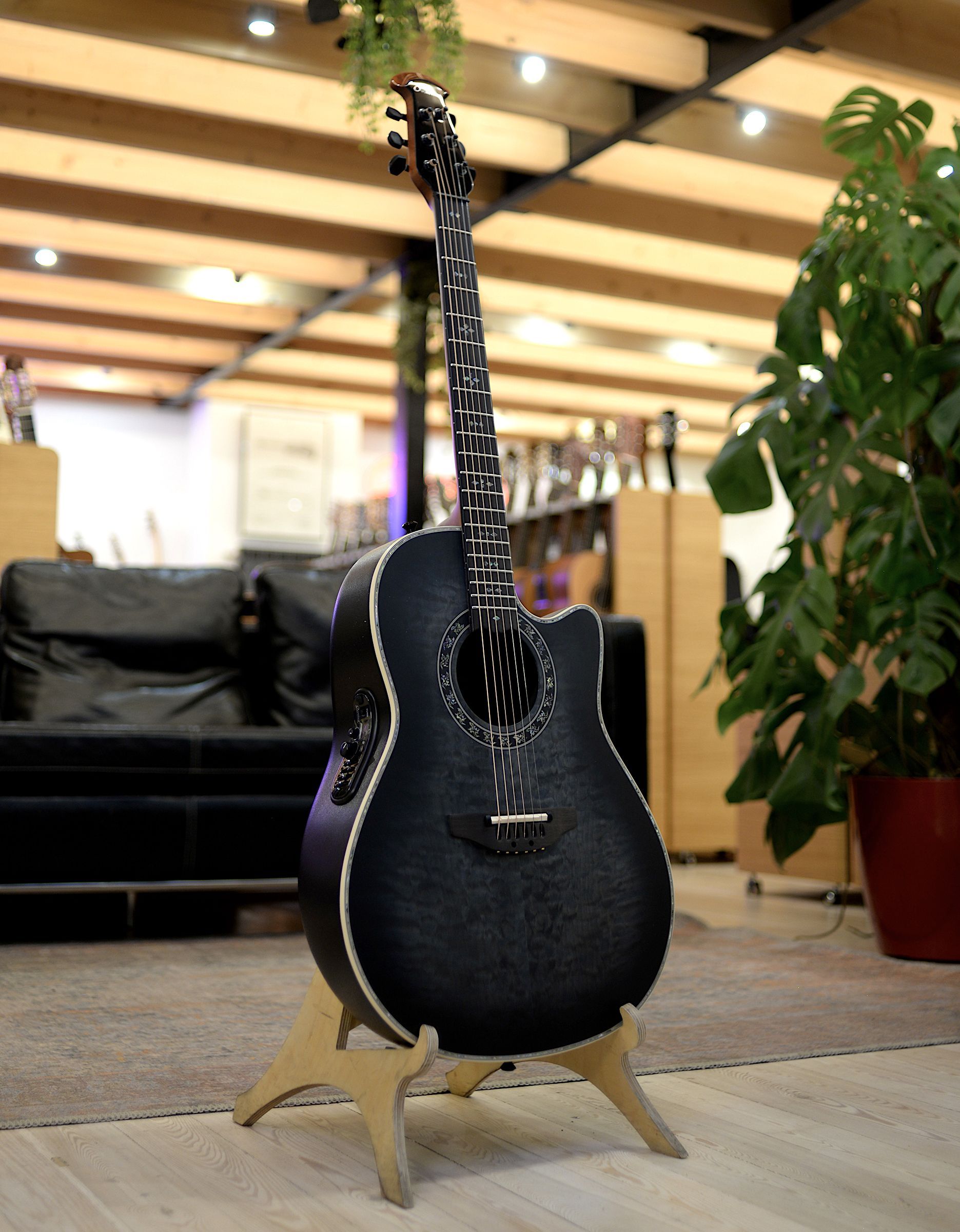 Электроакустическая гитара Ovation C2079AXP-5S Legend Plus Deep Contour Cutaway Black Satin Quilted - купить в "Гитарном Клубе"