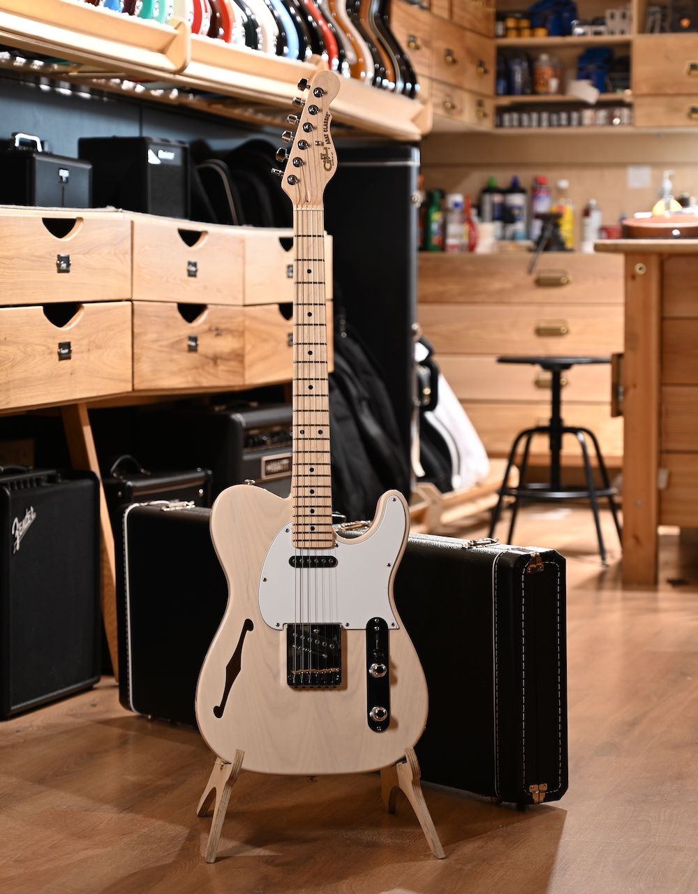 Электрогитара G&L ASAT Classic Semi-Hollow Blonde MP - купить в "Гитарном Клубе"