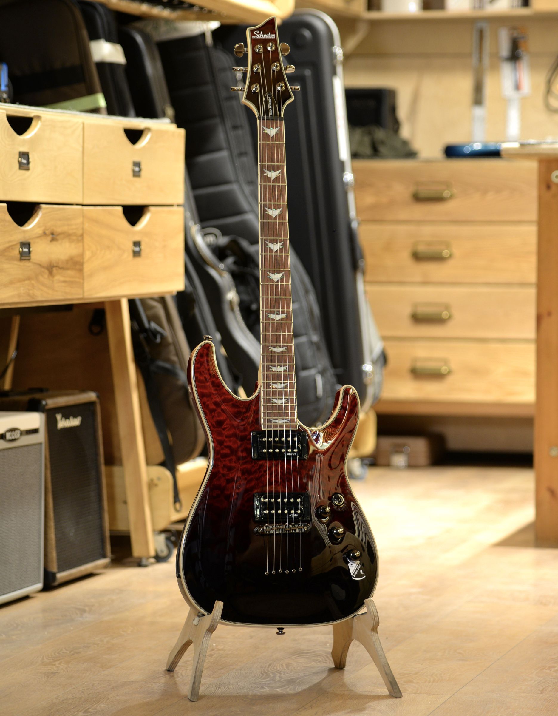 Электрогитара Schecter Omen Extreme-6 Bk/Rd Fadeburst - купить в "Гитарном Клубе"