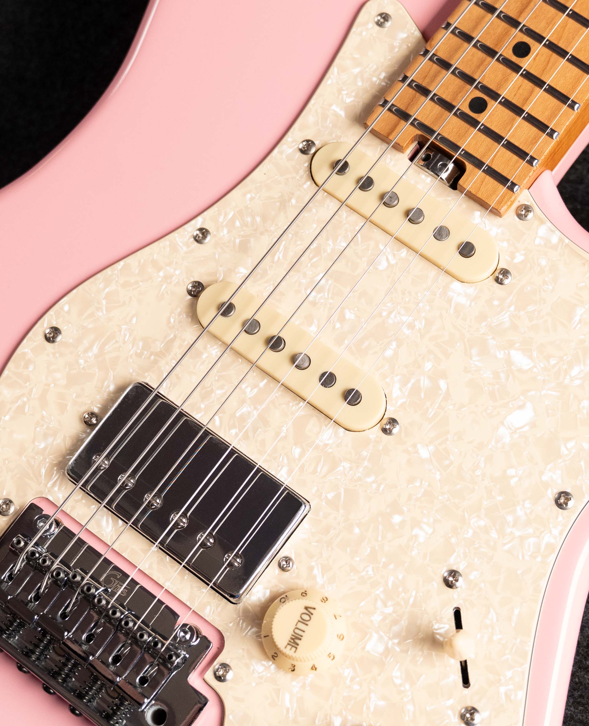 Электрогитара Mooer GTRS P801 Pink - купить в "Гитарном Клубе"