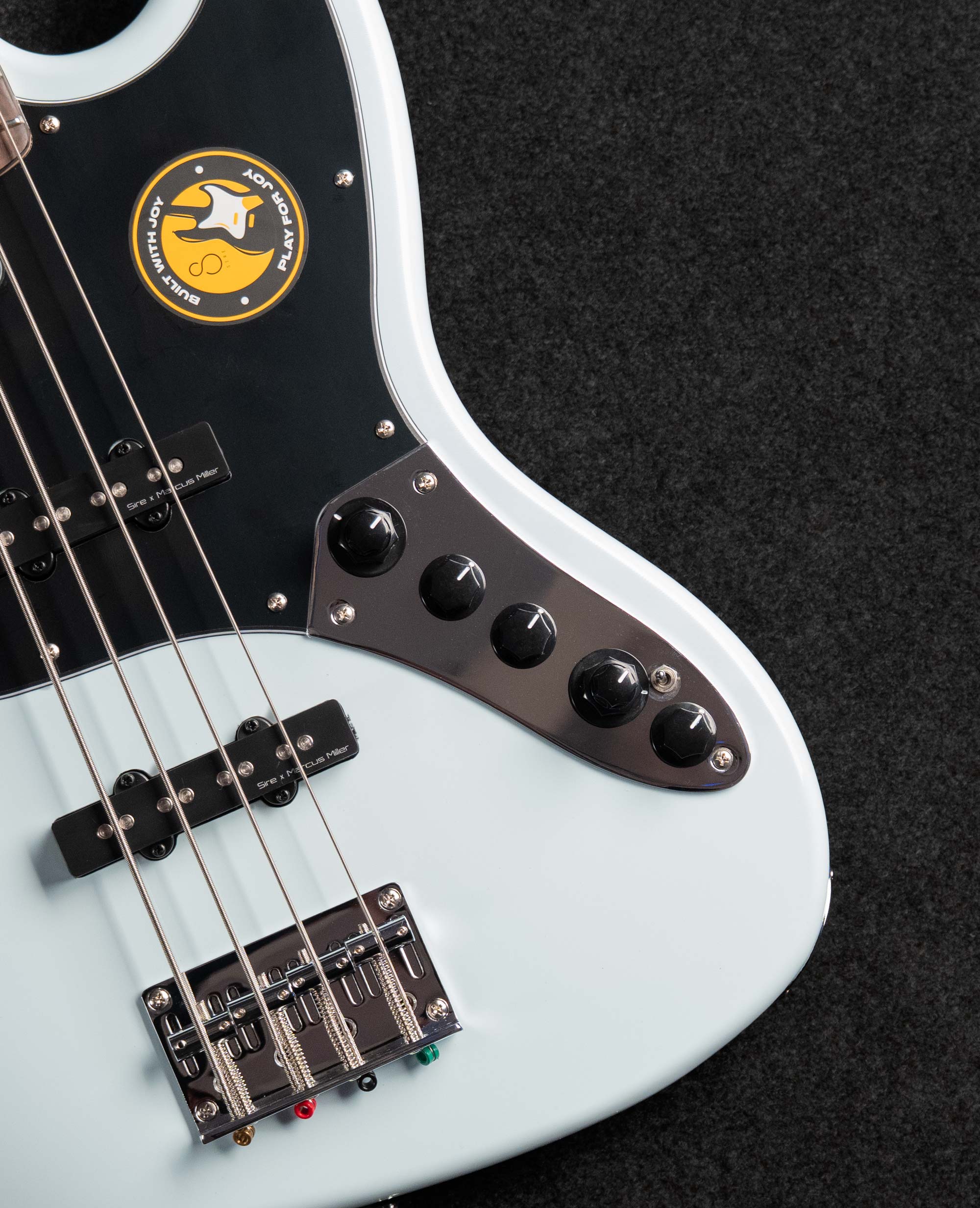 Бас-гитара Sire V3-4 SNB (2n Gen) - купить в "Гитарном Клубе"