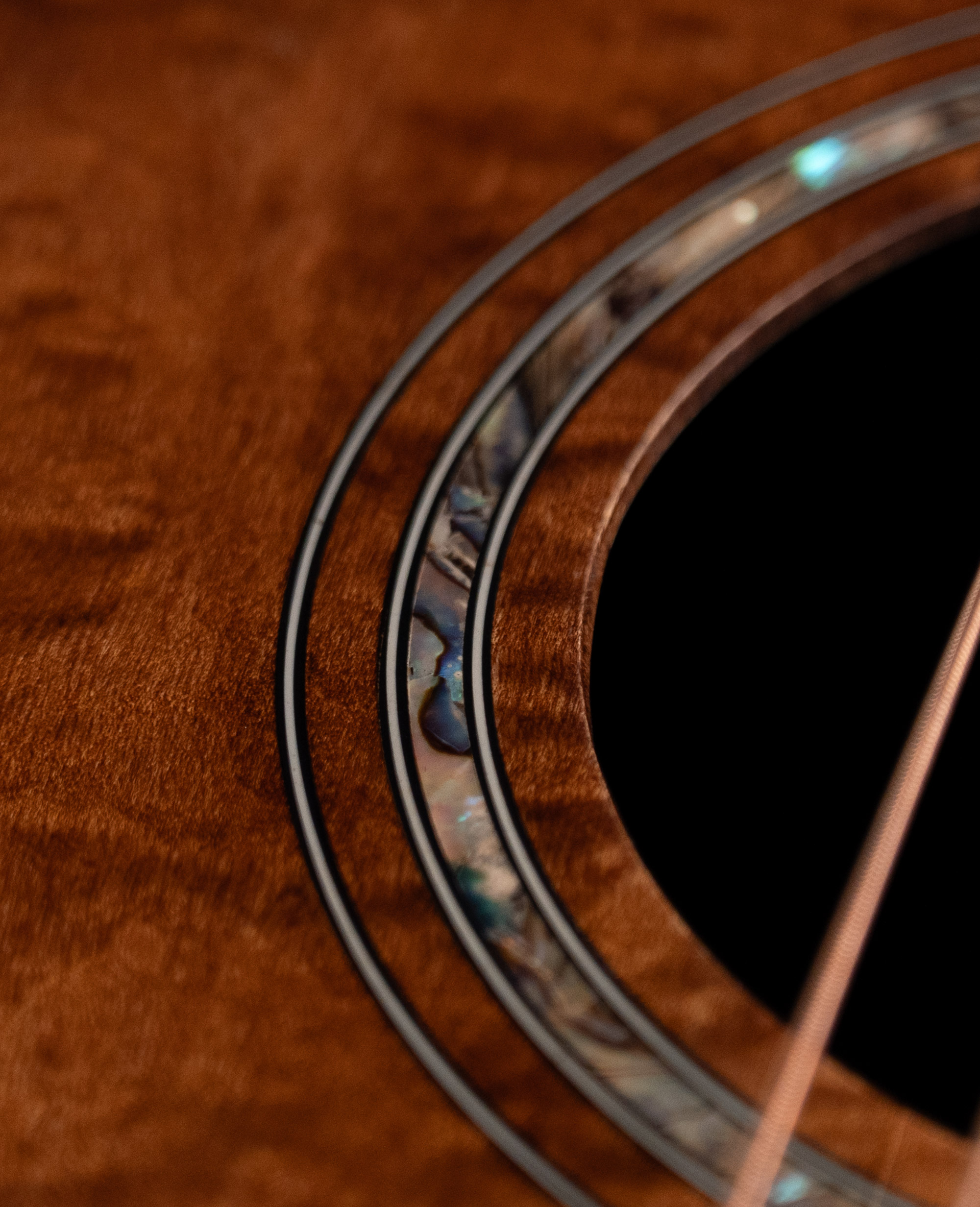 Электроакустическая гитара Ovation CS24P-NBM Celebrity Standard Plus Mid Cutaway Nutmeg Burled Maple - купить в "Гитарном Клубе"