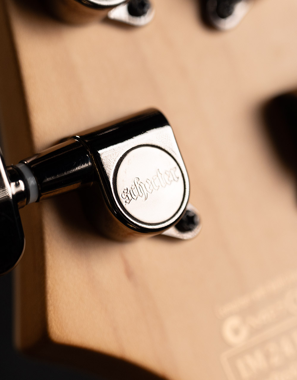 Электрогитара Schecter Omen Extreme-6 Bk/Rd Fadeburst - купить в "Гитарном Клубе"