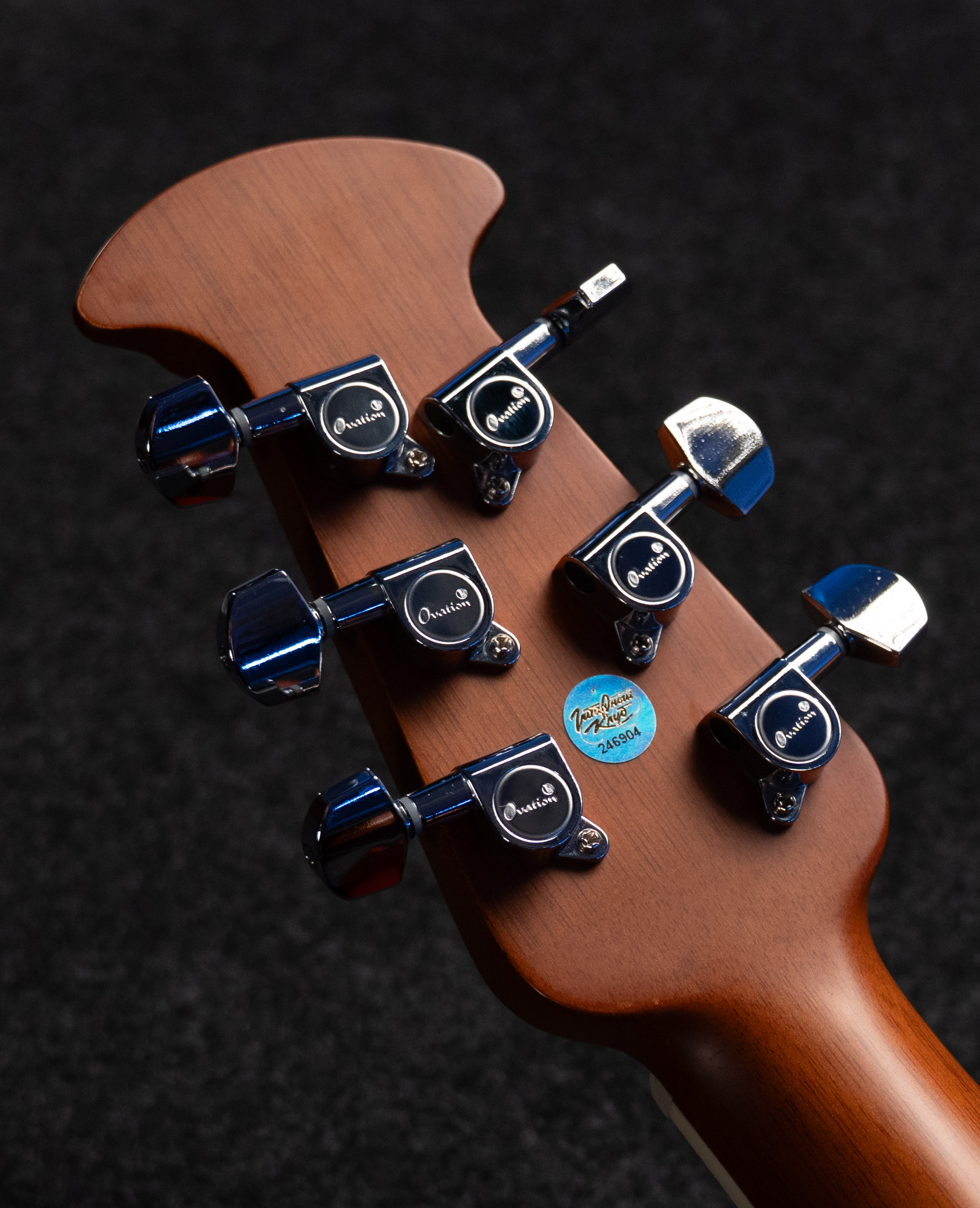 Электроакустическая гитара Ovation CS24-RR Celebrity Standard Mid Cutaway Ruby Red - купить в "Гитарном Клубе"
