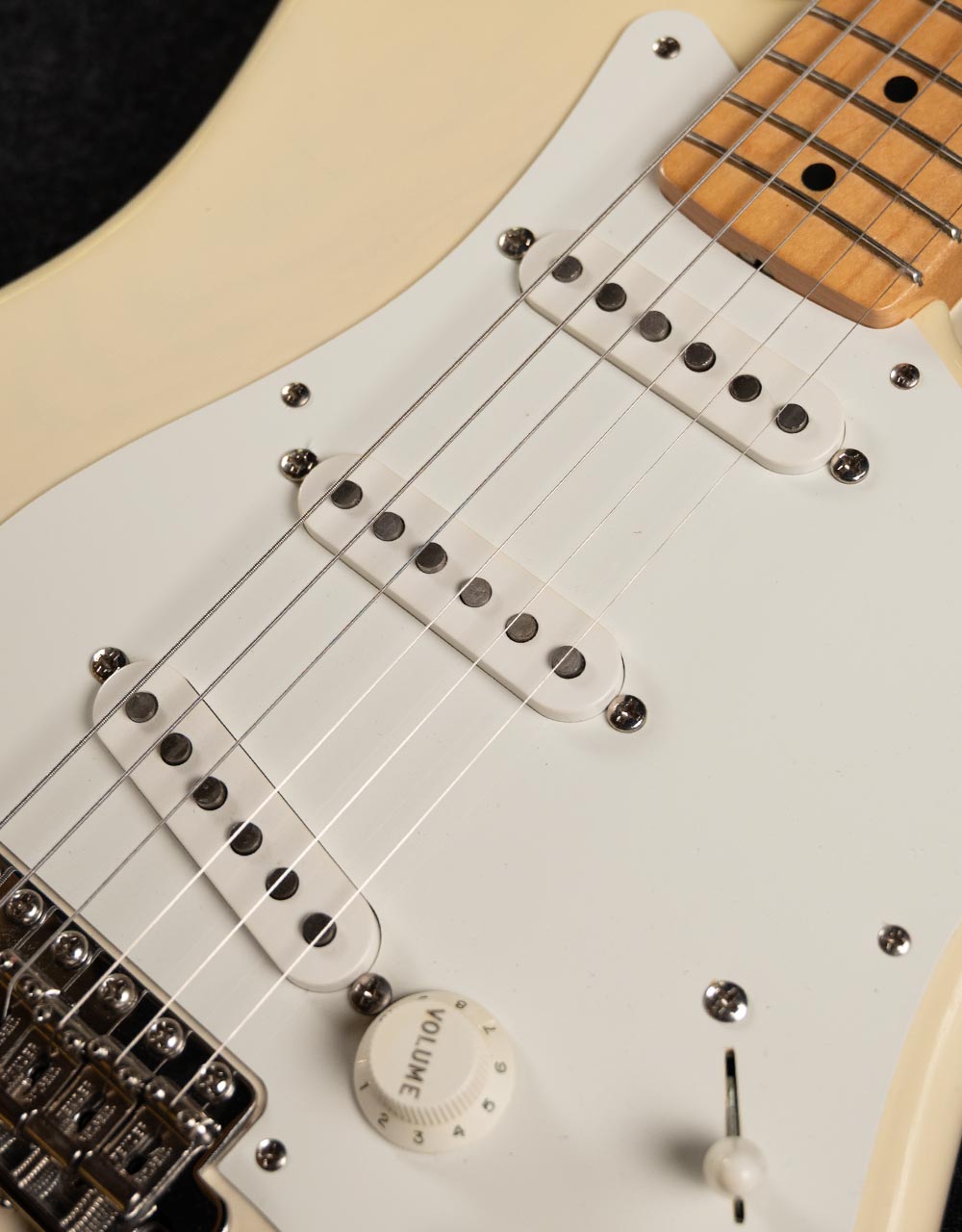Электрогитара Fender Stratocaster AVRI