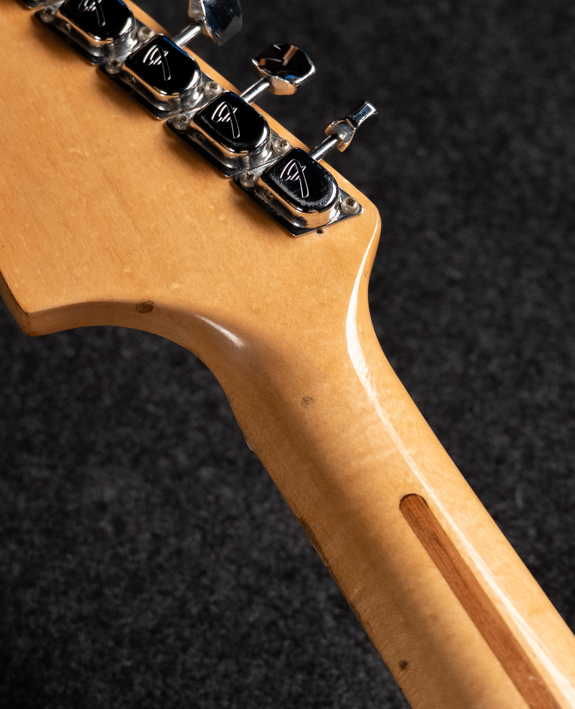 Электрогитара Fender Stratocaster ‘1975 - купить в "Гитарном Клубе"