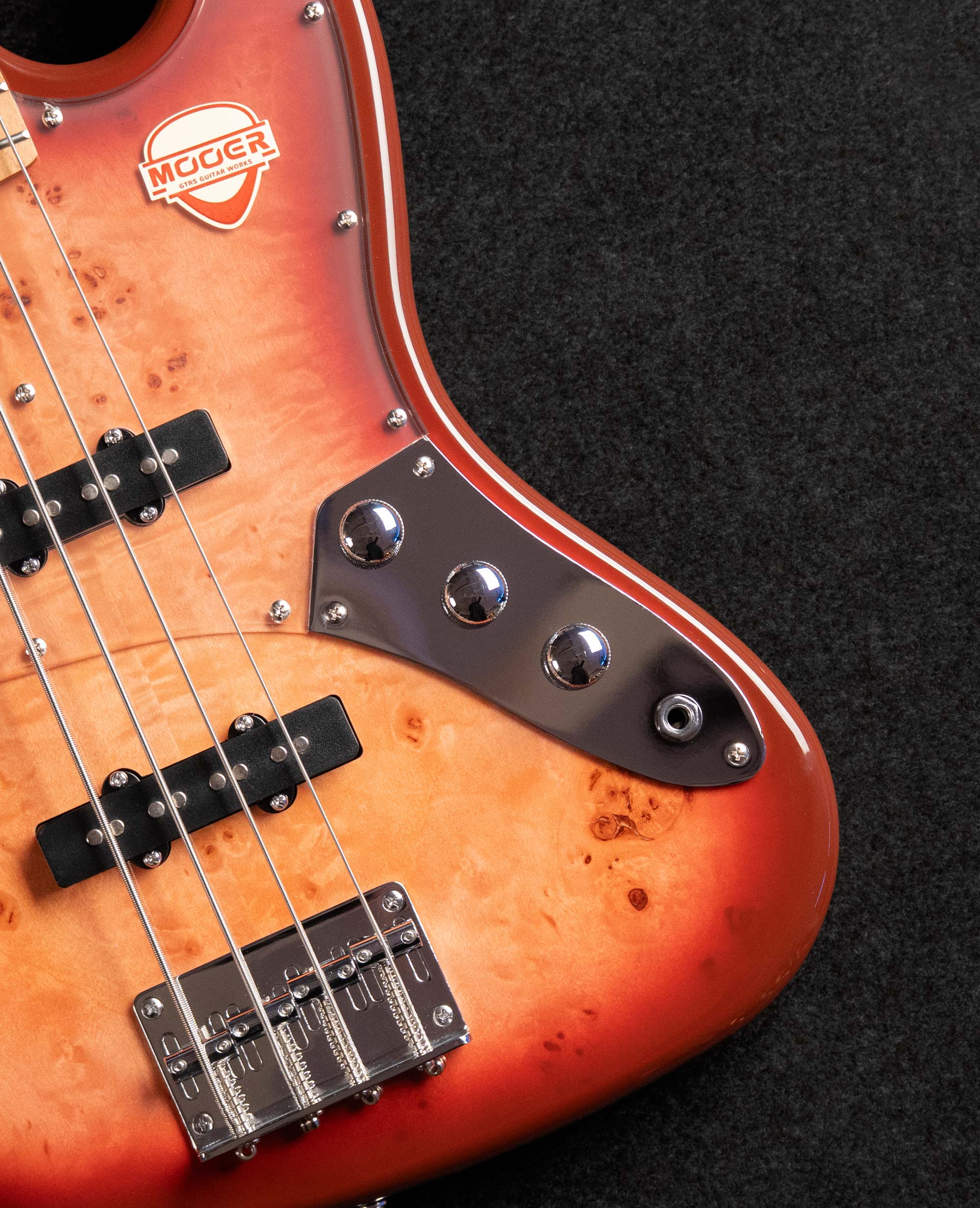 Бас-гитара Mooer MBJ420 Red Burst - купить в "Гитарном Клубе"