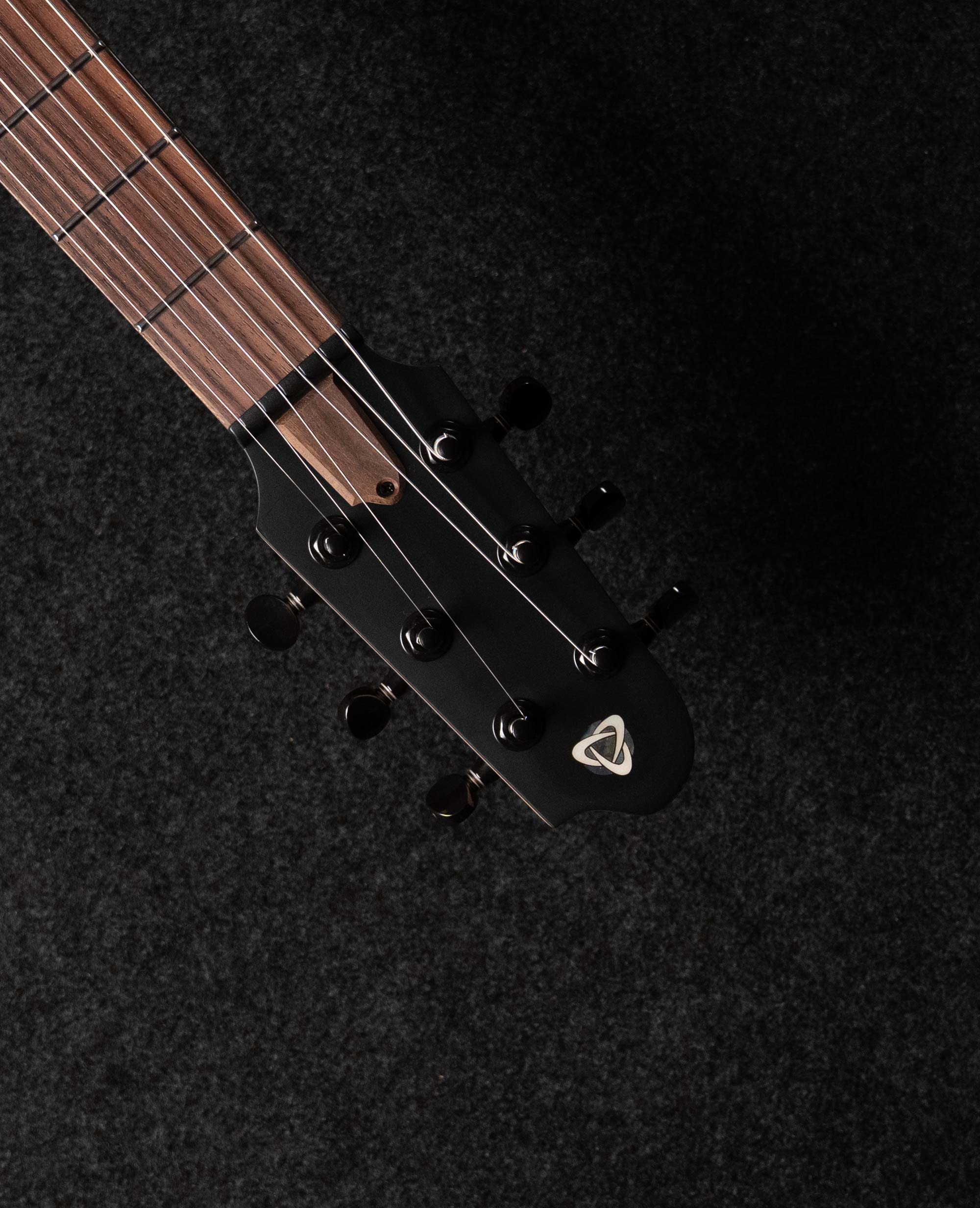 Электрогитара Covenant Custom Model Be Pearl - купить в "Гитарном Клубе"