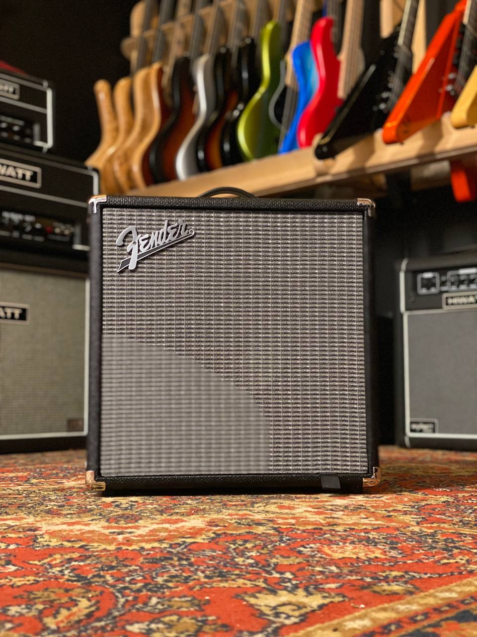 Комбоусилитель для бас-гитары Fender Rumble 25 Combo V3, 1х8, 25Вт - купить в "Гитарном Клубе"