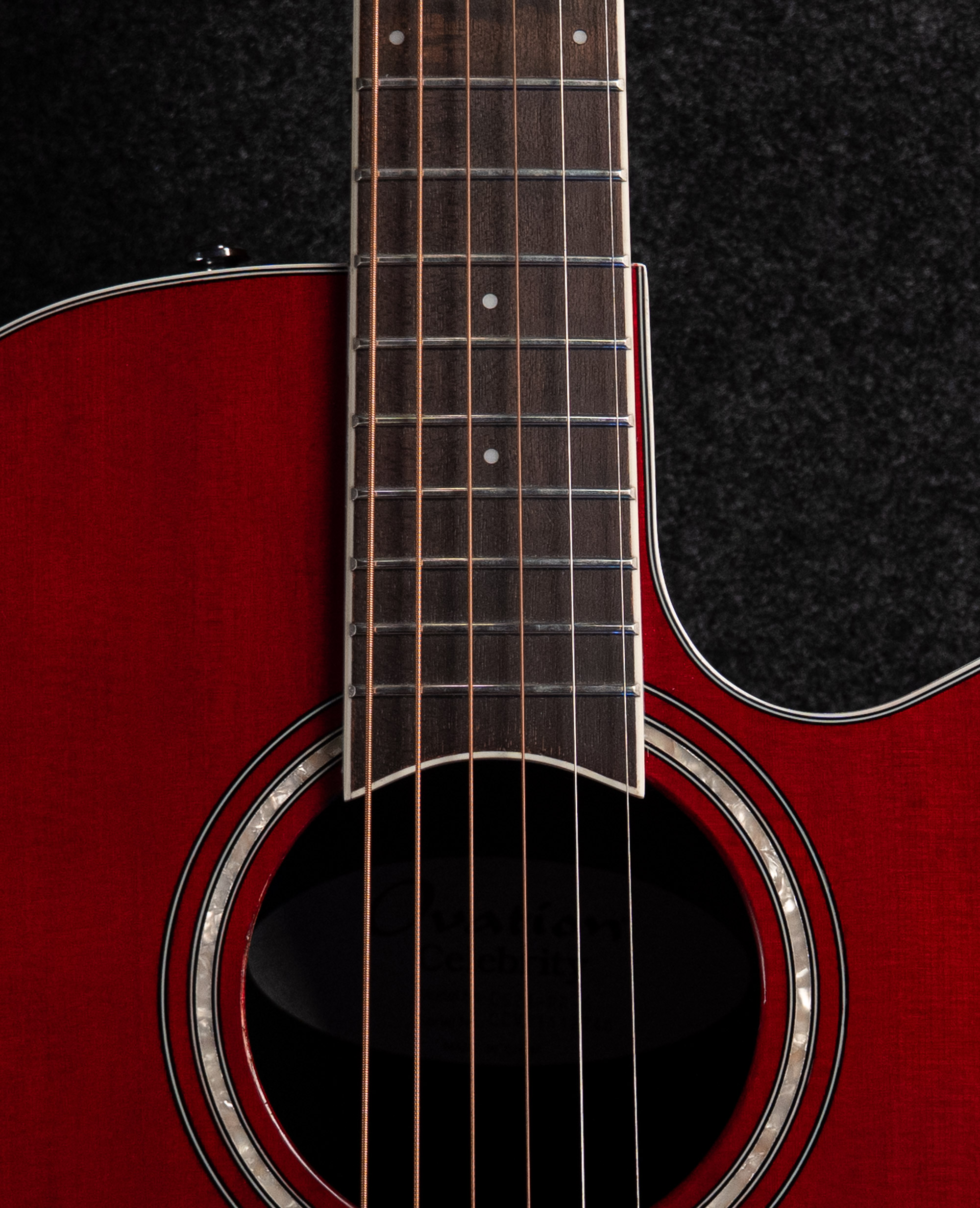Электроакустическая гитара Ovation CS24-RR Celebrity Standard Mid Cutaway Ruby Red - купить в "Гитарном Клубе"