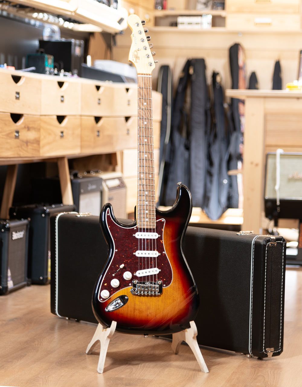 Электрогитара G&L FD Legacy Lefty 3-Tone Sunburst - купить в "Гитарном Клубе"