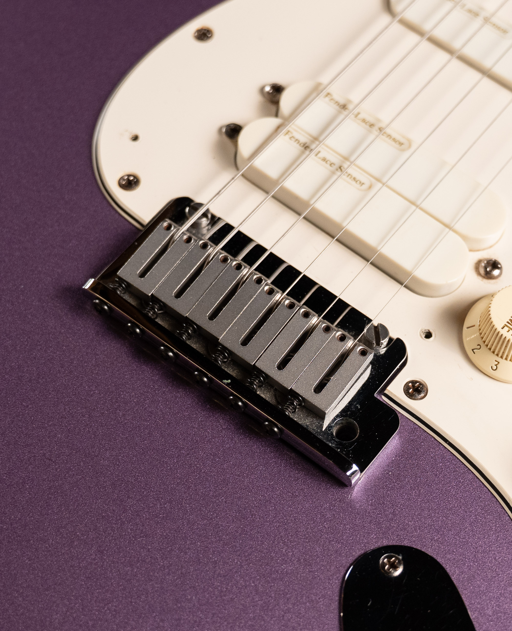 Электрогитара Fender Stratocaster Jeff Beck Purple’93 - купить в "Гитарном Клубе"