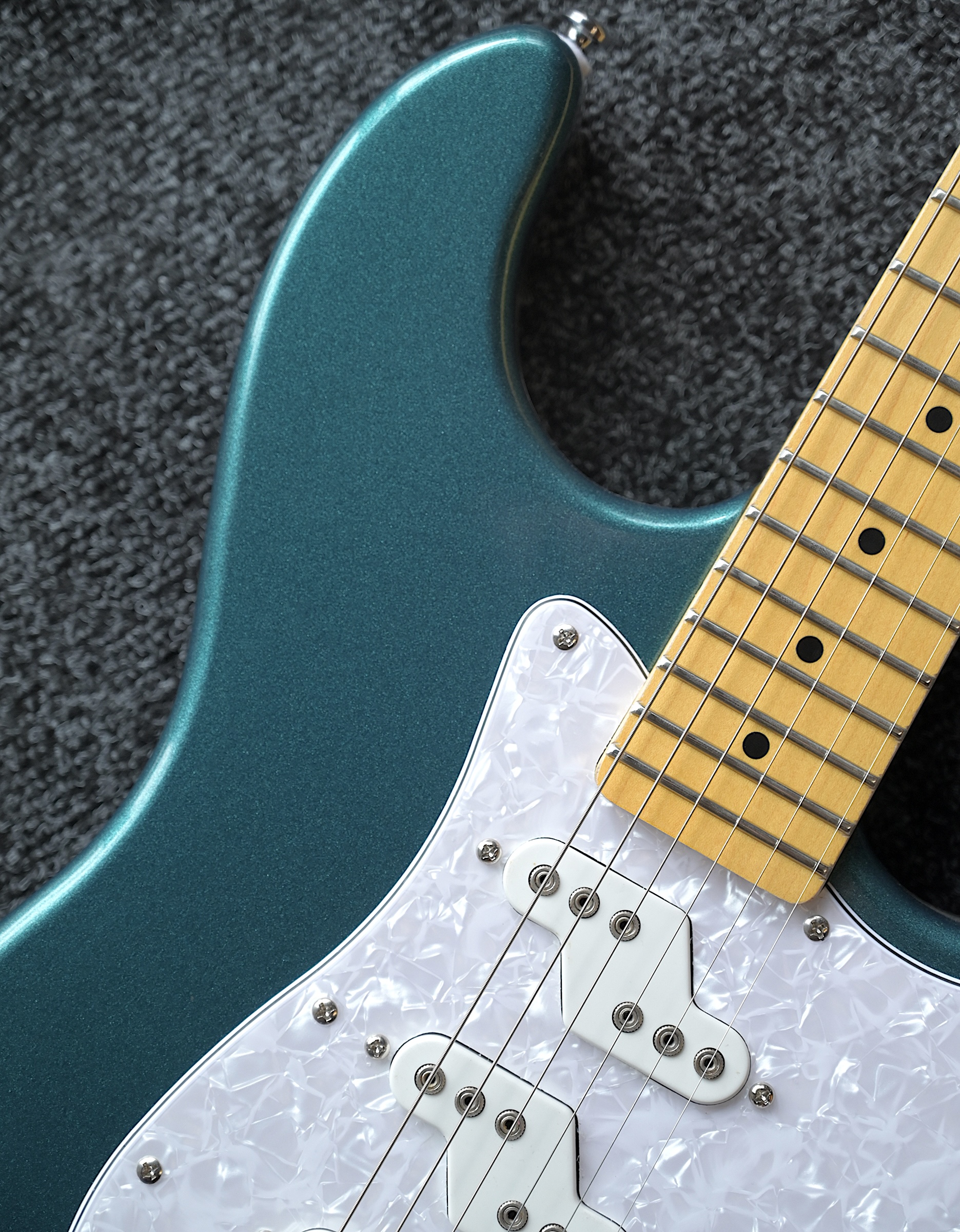 Электрогитара G&L Tribute Comanche Emerald Blue MP Poplar - купить в "Гитарном Клубе"