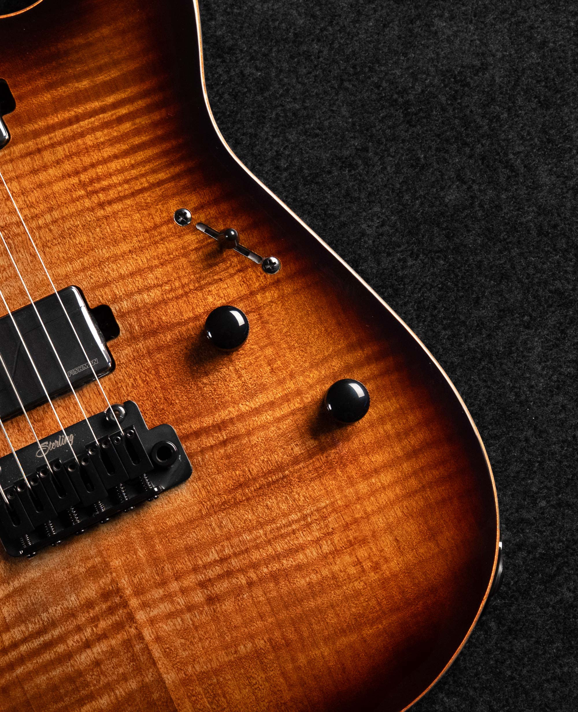 Электрогитара Sterling Sabre in Cobra Burst - купить в "Гитарном Клубе"