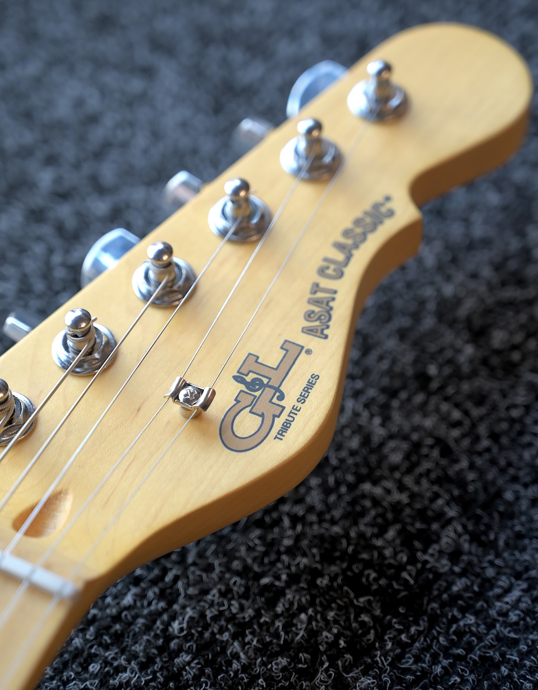 Электрогитара G&L Tribute ASAT Classic Bluesboy Semi-Hollow Clear Orange MP - купить в "Гитарном Клубе"