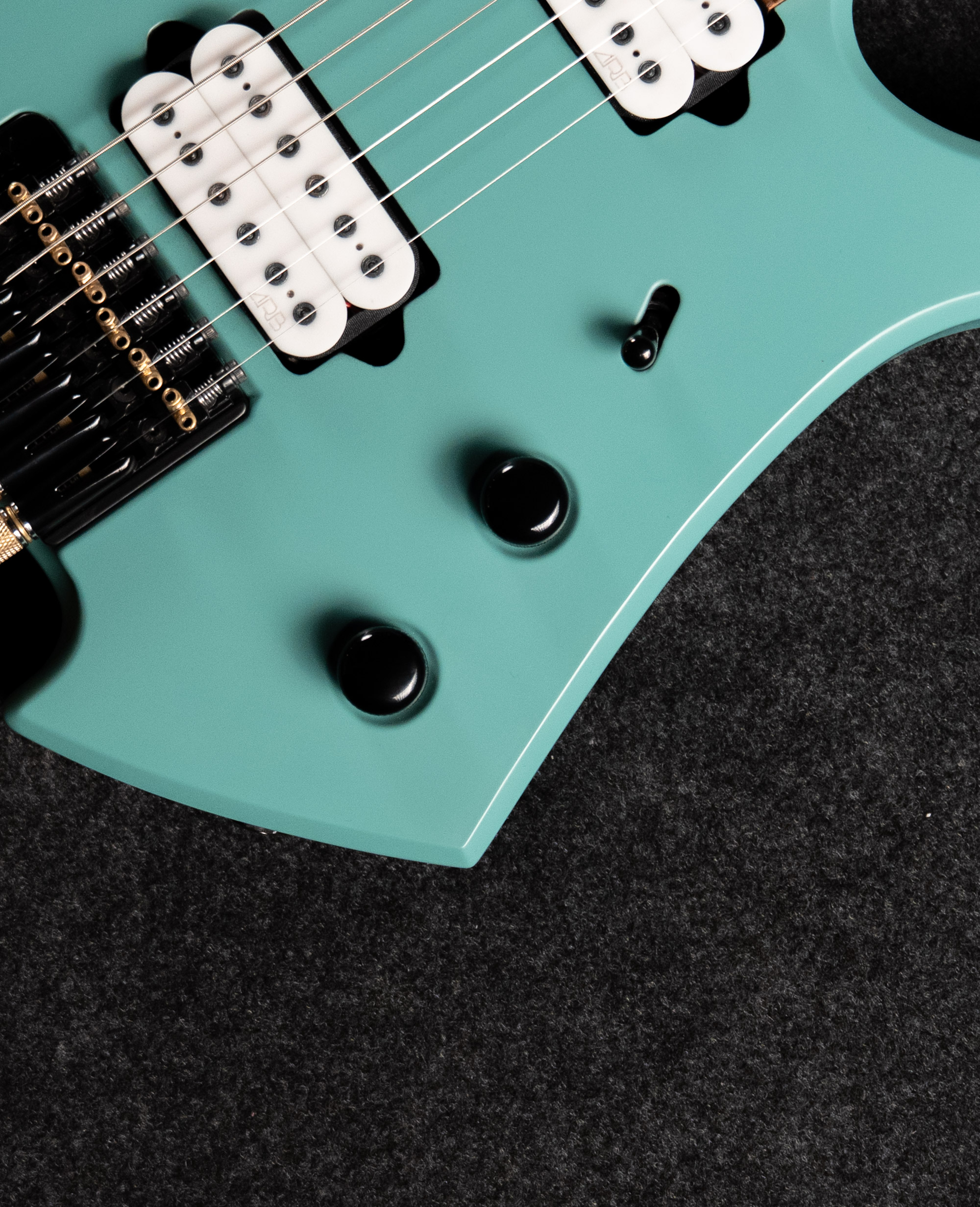 Электрогитара Khmelevsky Wing Green Theatre #142 - купить в "Гитарном Клубе"