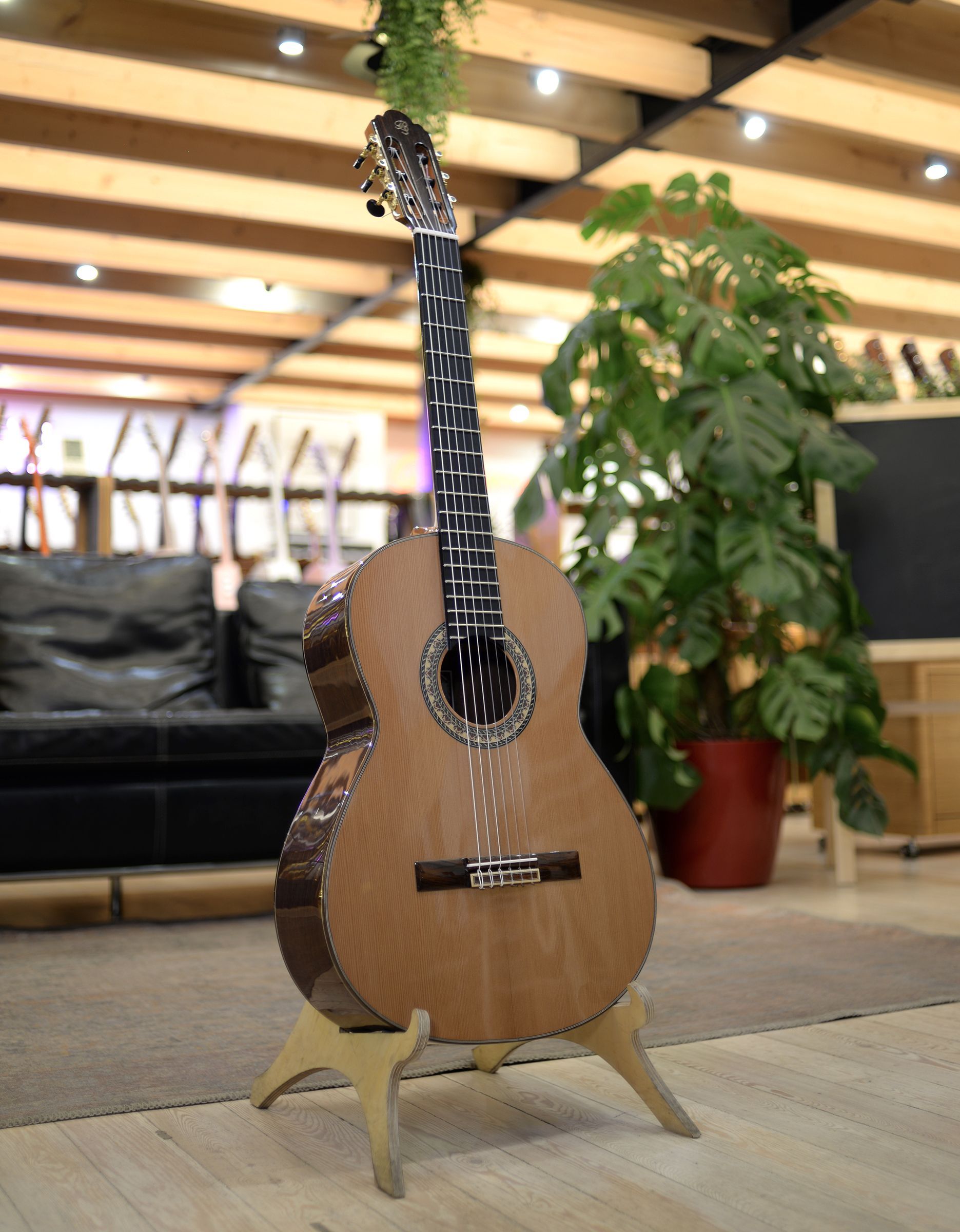 Классическая гитара Prudencio Saez 4-M (G-11) Cedar - купить в "Гитарном Клубе"