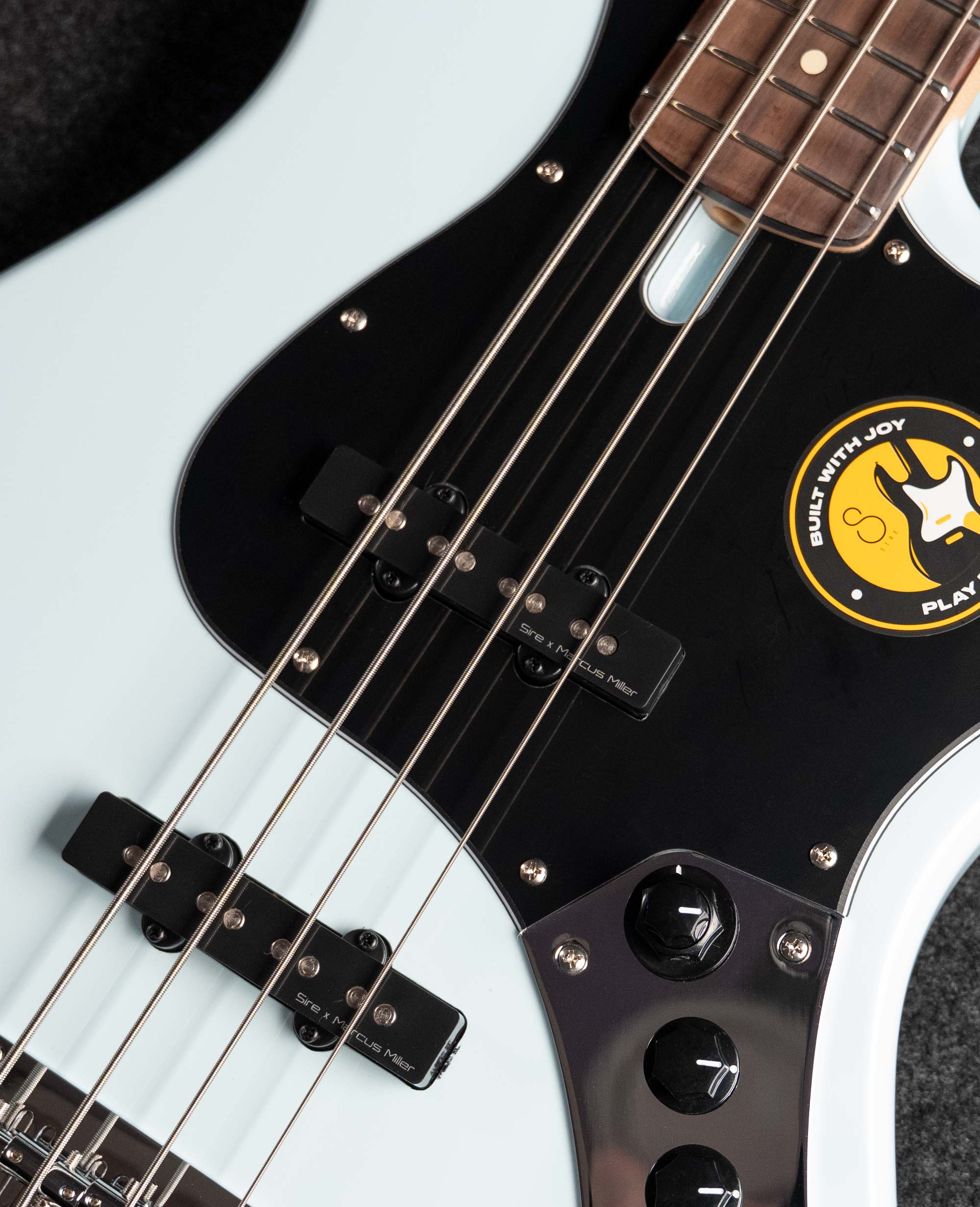 Бас-гитара Sire V3-4 SNB (2n Gen) - купить в "Гитарном Клубе"