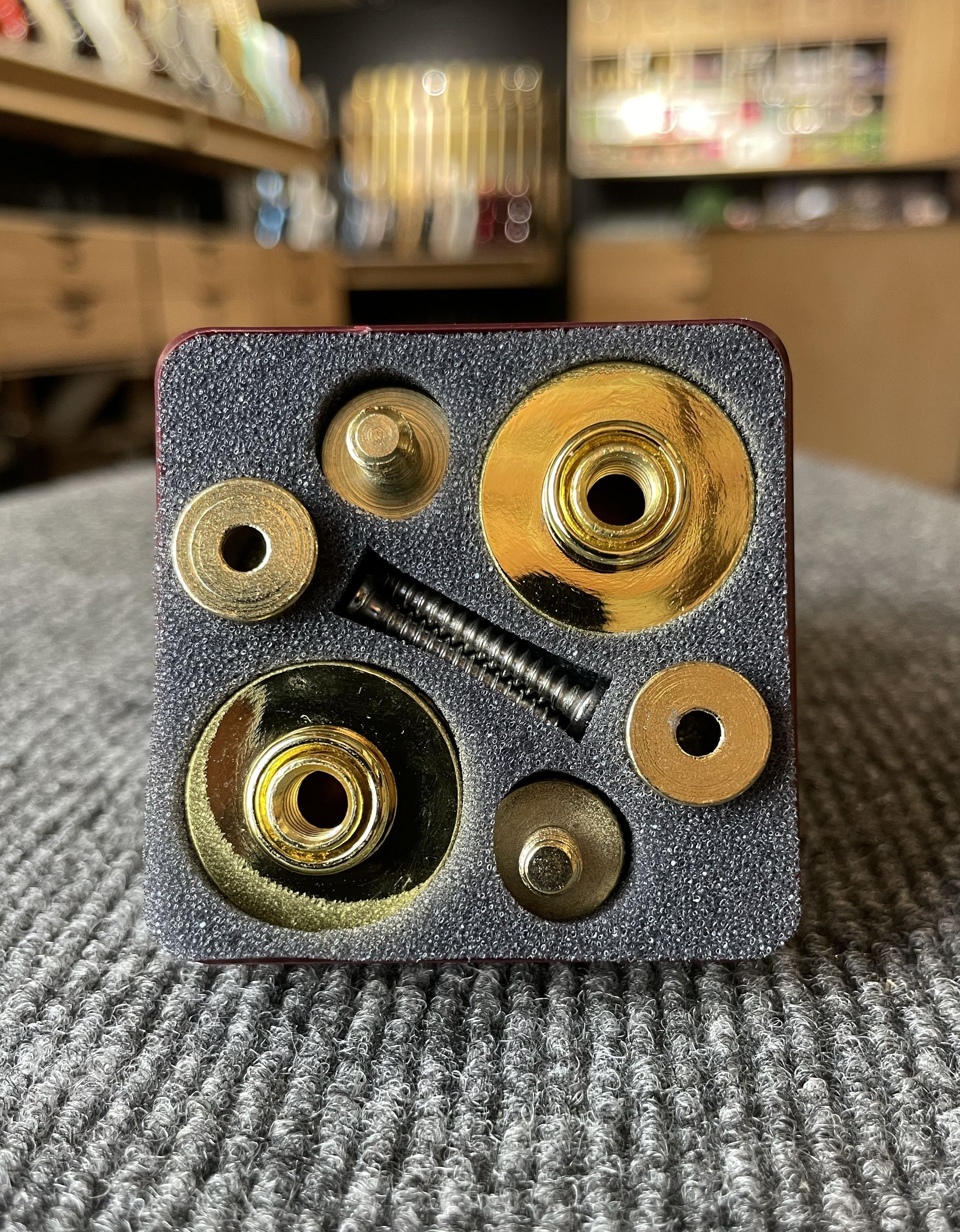 Стреплоки UNIQKEYS STRAPHOLD TYPE D SH-TD-GD - купить в "Гитарном Клубе"