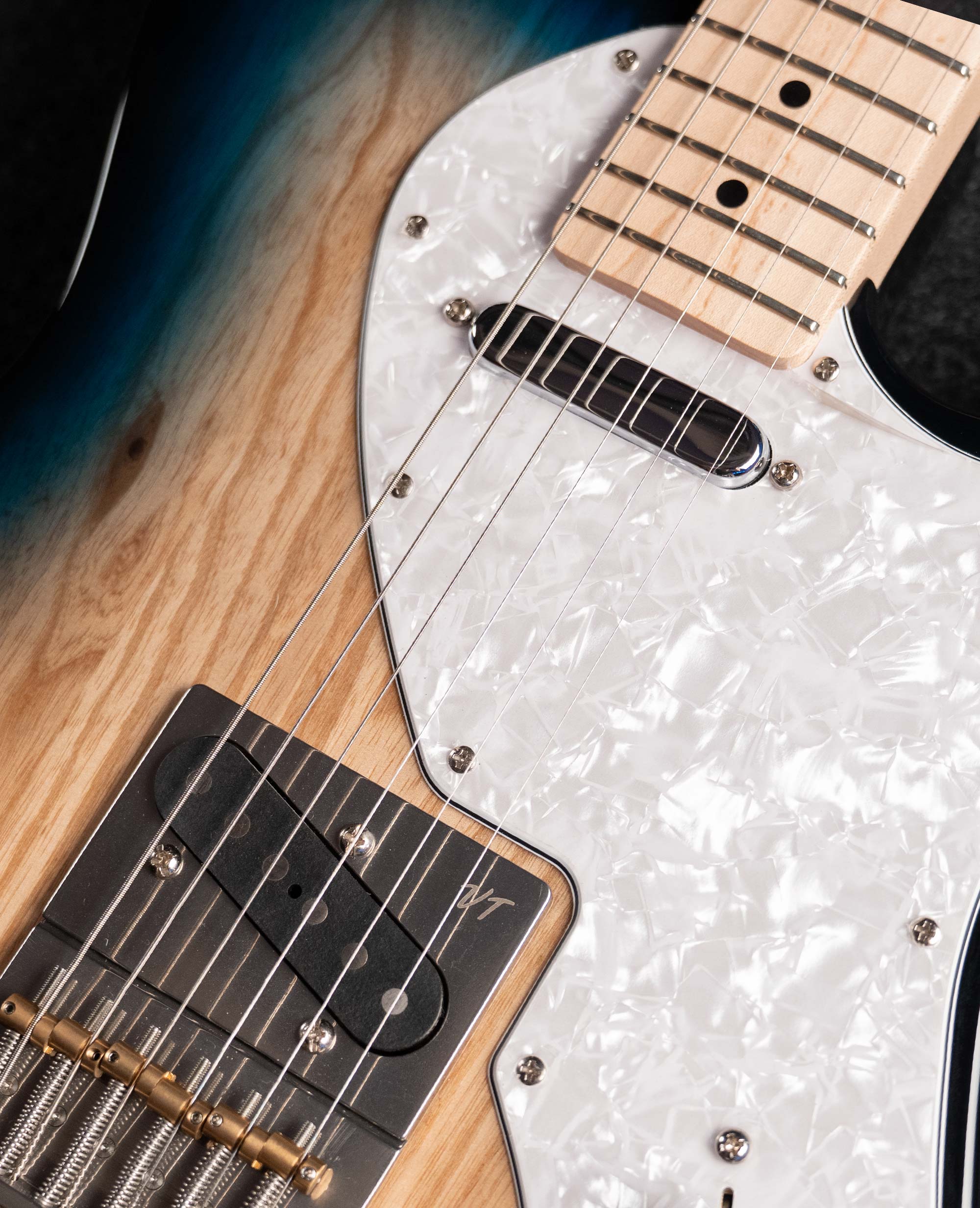 Электрогитара G&L Limited Run ASAT Classic Thinline Mako Blue MP - купить в "Гитарном Клубе"