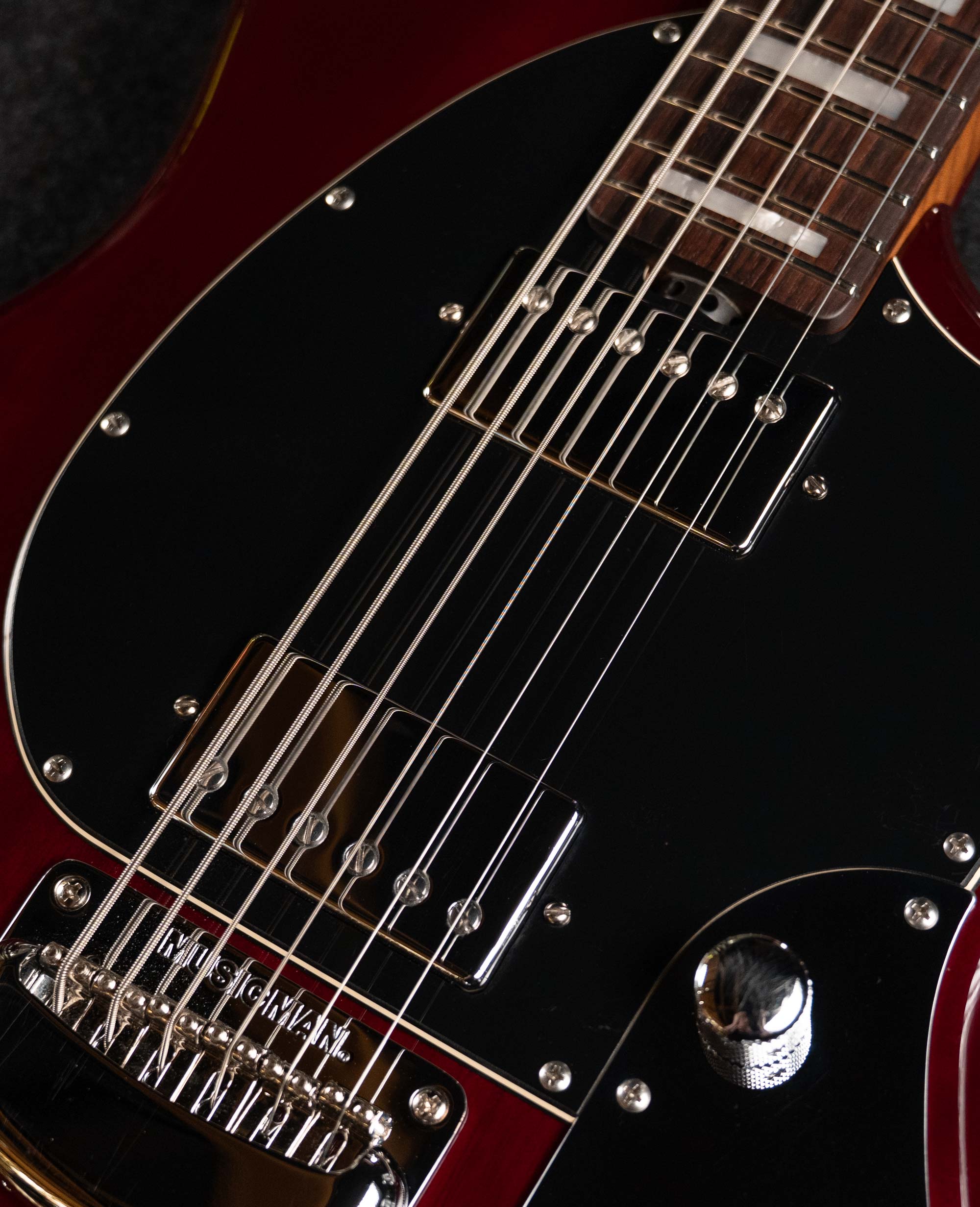 Электрогитара Music Man Stingray Oxblood Baritone - купить в "Гитарном Клубе"