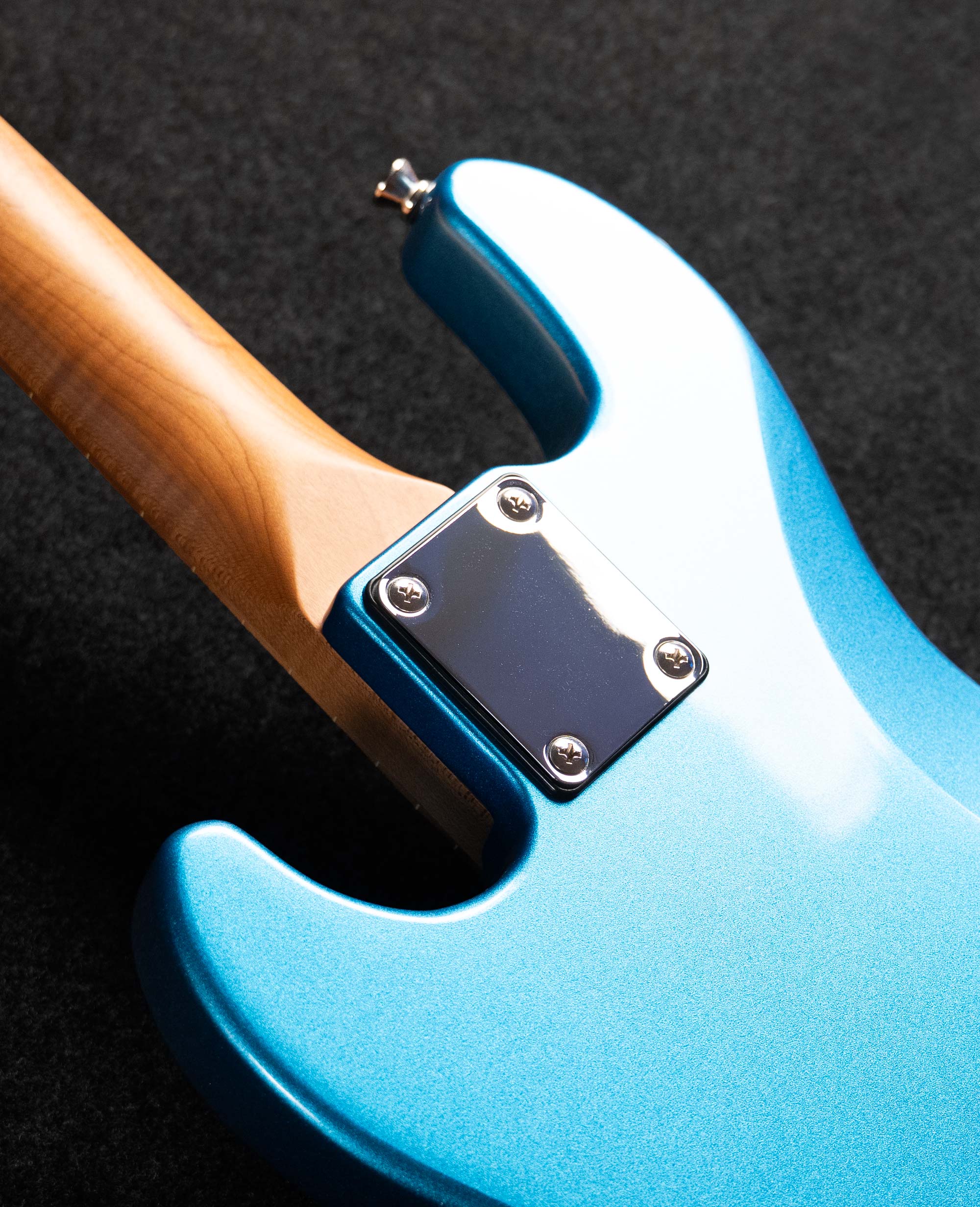 Бас-гитара уменьшенная Flight Mini JB LPB - купить в "Гитарном Клубе"