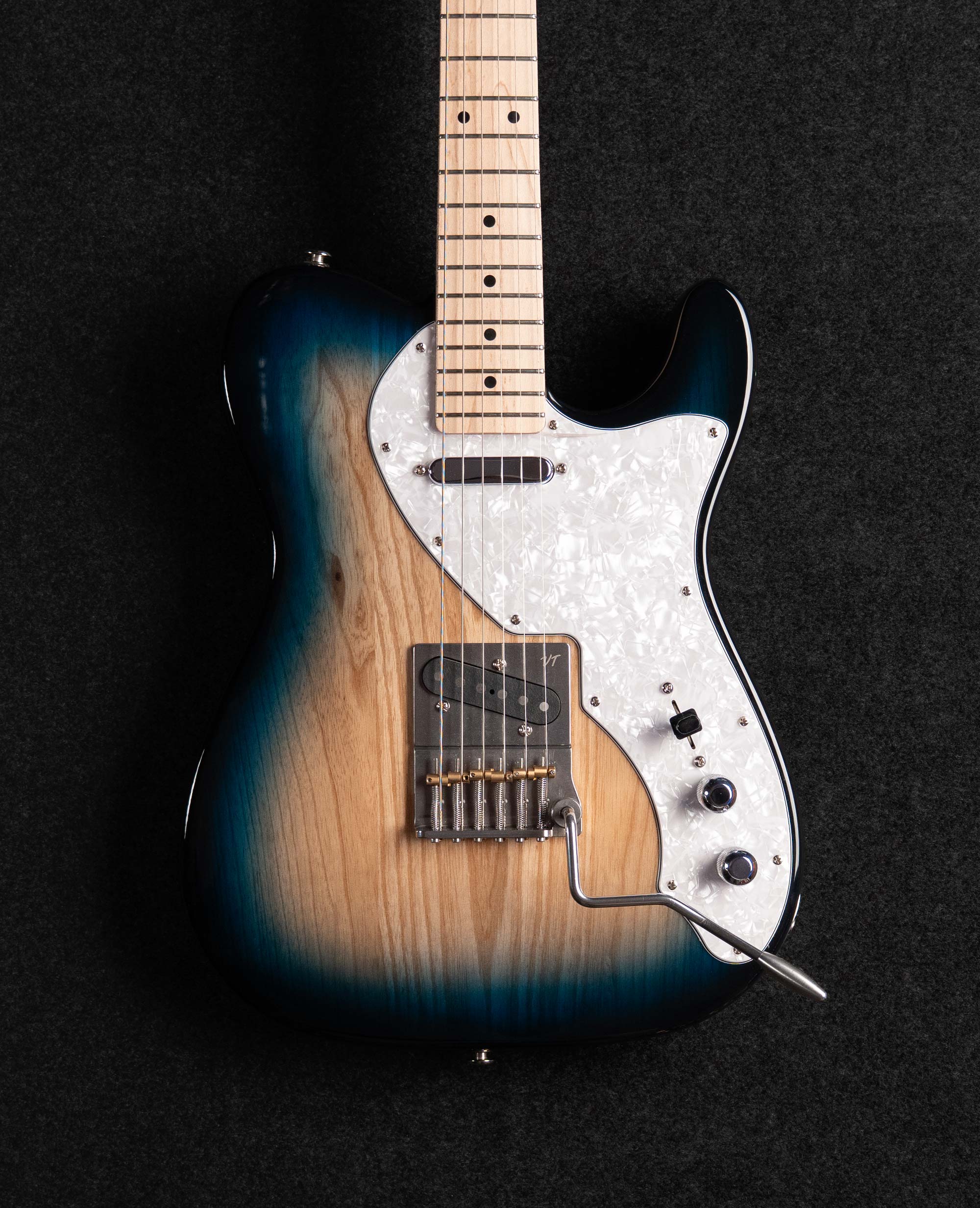 Электрогитара G&L Limited Run ASAT Classic Thinline Mako Blue MP - купить в "Гитарном Клубе"
