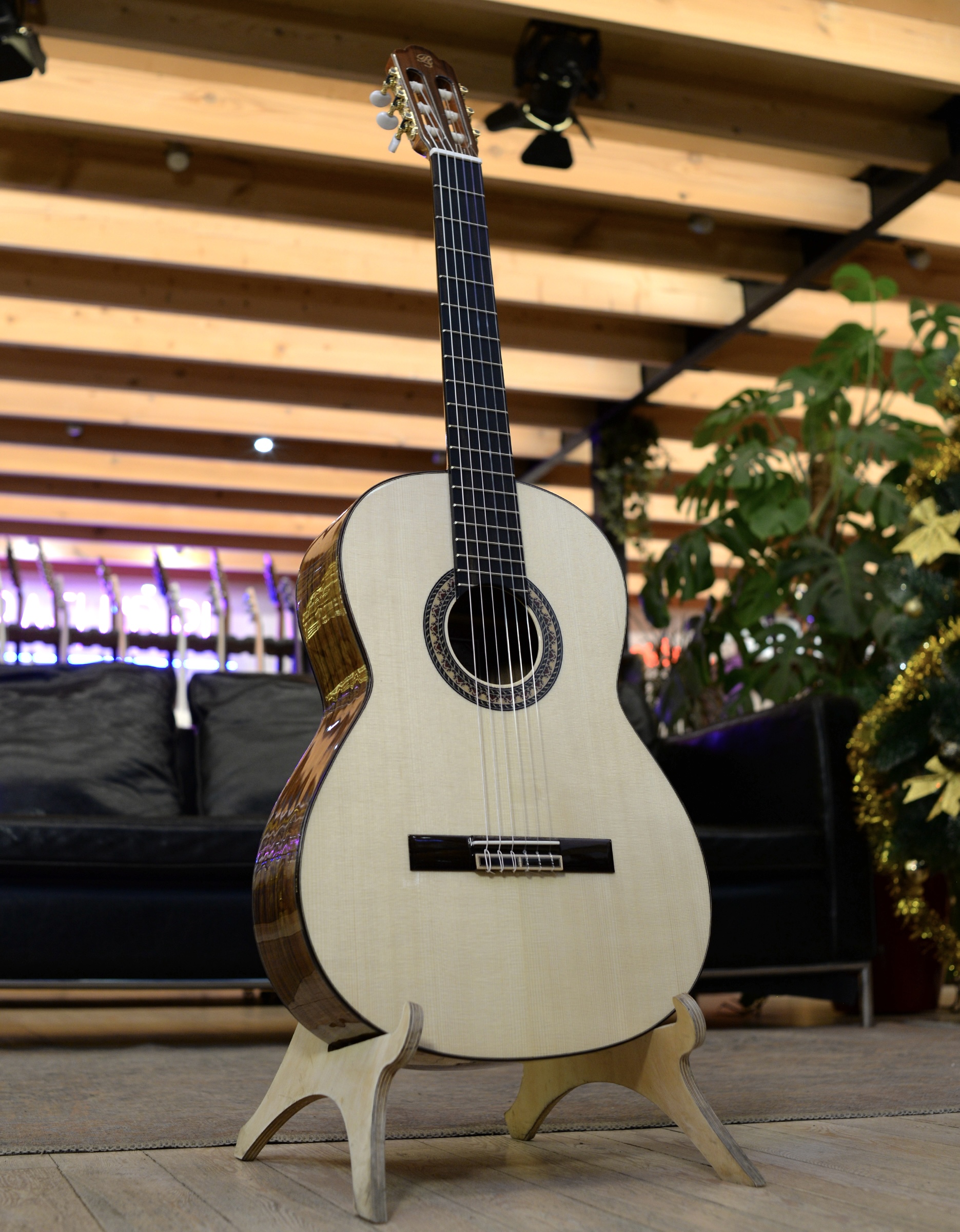 Классическая гитара Prudencio Saez 6-M Spruce - купить в "Гитарном Клубе"