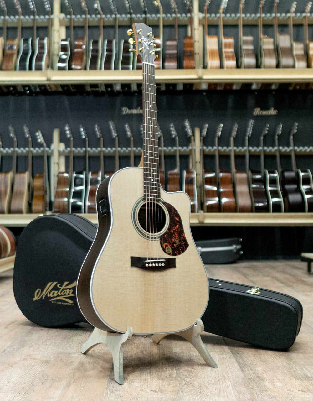 Электроакустическая гитара Maton ER90C - купить в "Гитарном Клубе"