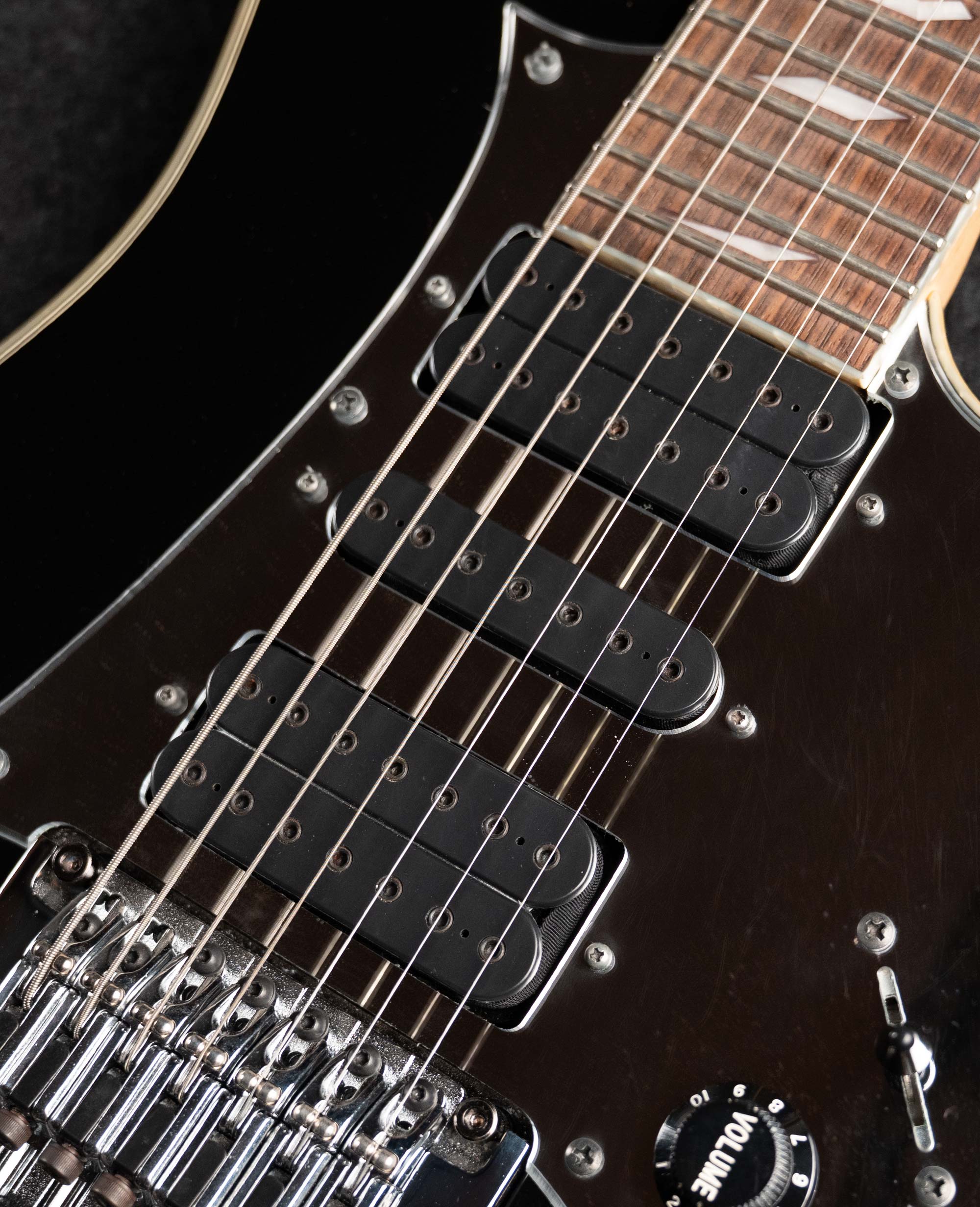 Электрогитара Ibanez UV777