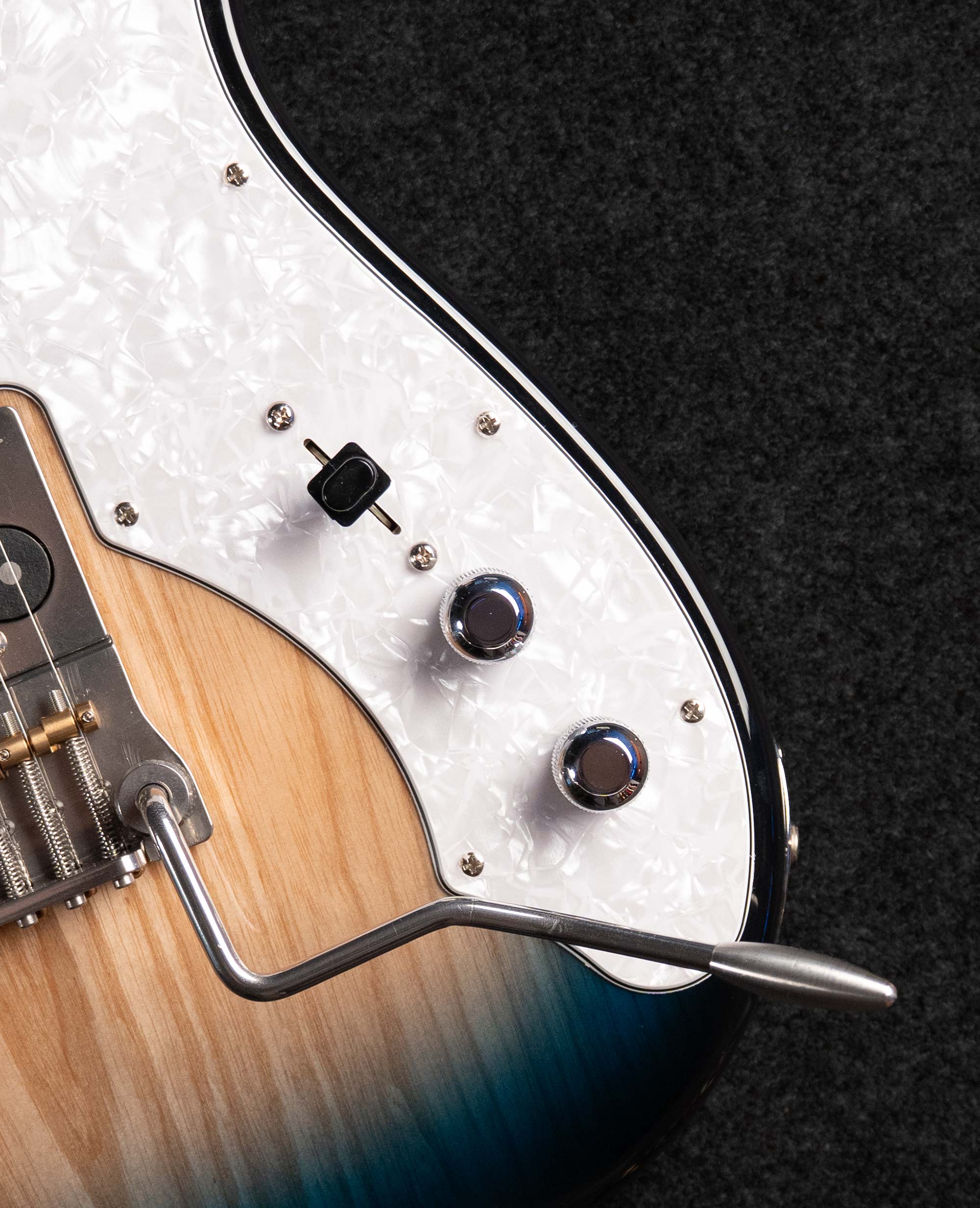 Электрогитара G&L Limited Run ASAT Classic Thinline Mako Blue MP - купить в "Гитарном Клубе"