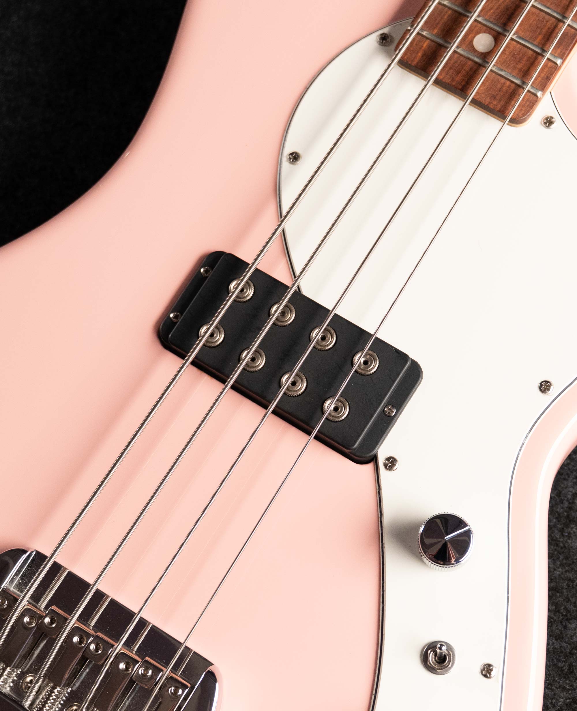 Бас-гитара G&L FD Fallout Shortscale Bass Shell Pink CR - купить в "Гитарном Клубе"