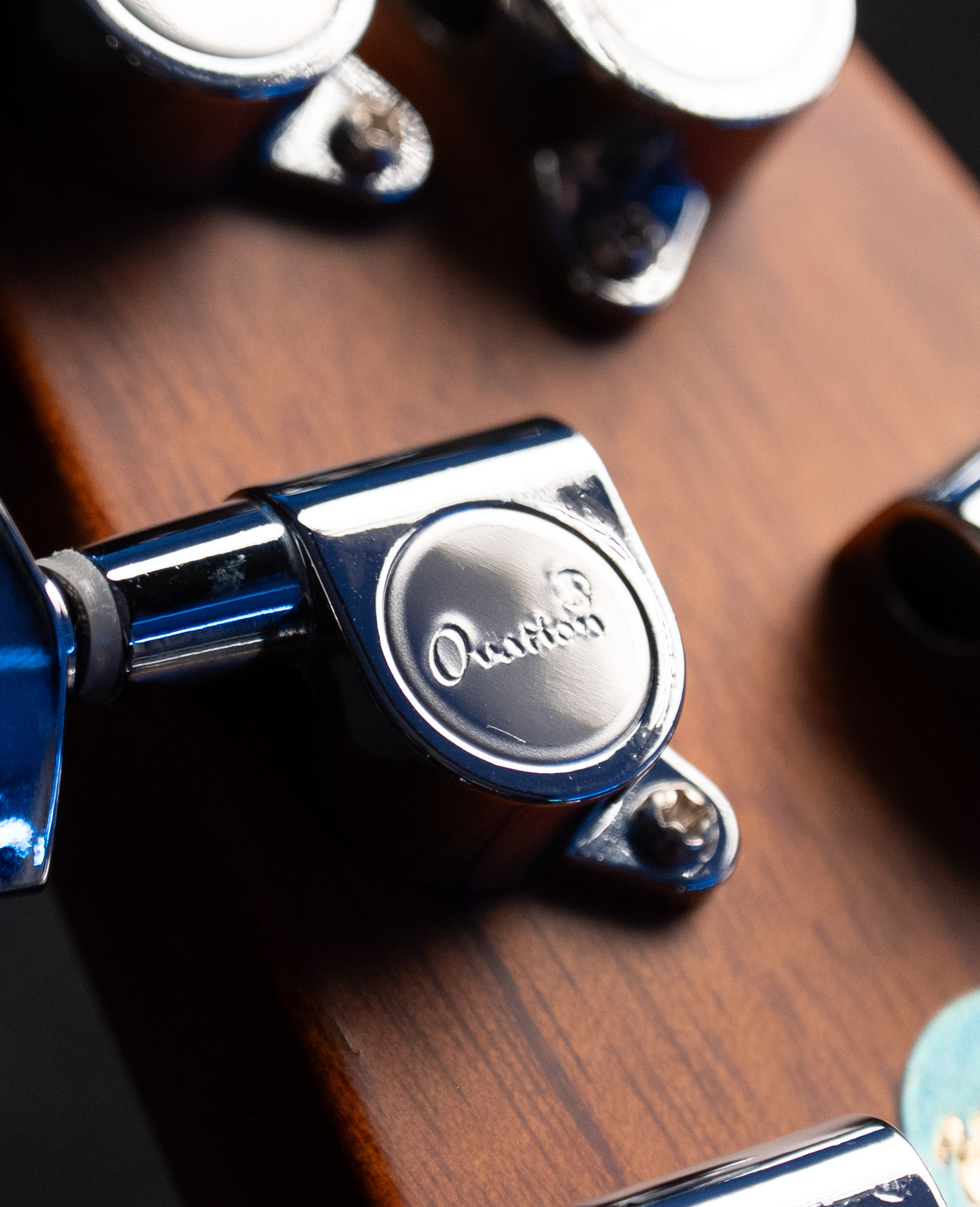 Электроакустическая гитара Ovation CS24P-NBM Celebrity Standard Plus Mid Cutaway Nutmeg Burled Maple - купить в "Гитарном Клубе"
