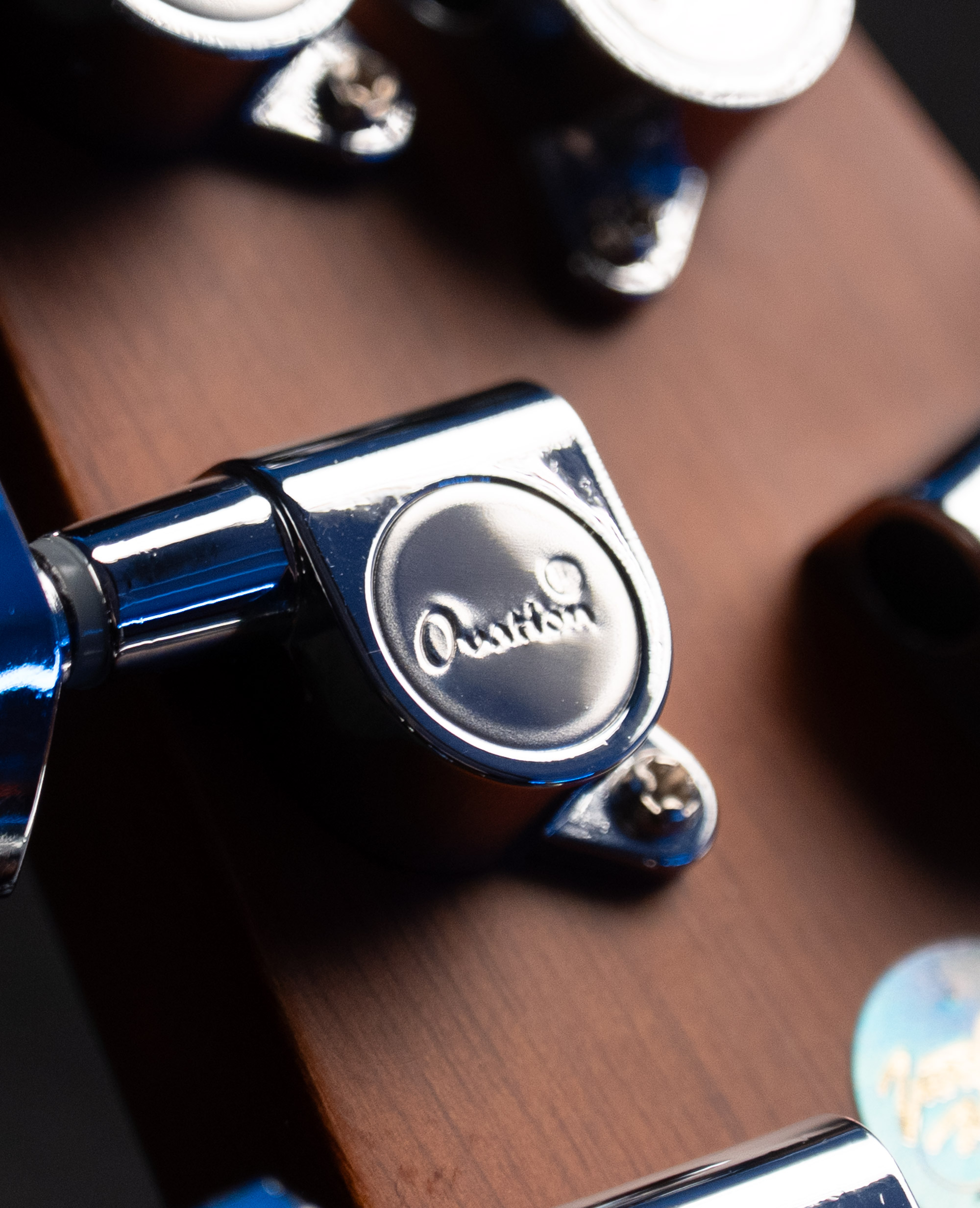 Электроакустическая гитара Ovation CS24-RR Celebrity Standard Mid Cutaway Ruby Red - купить в "Гитарном Клубе"