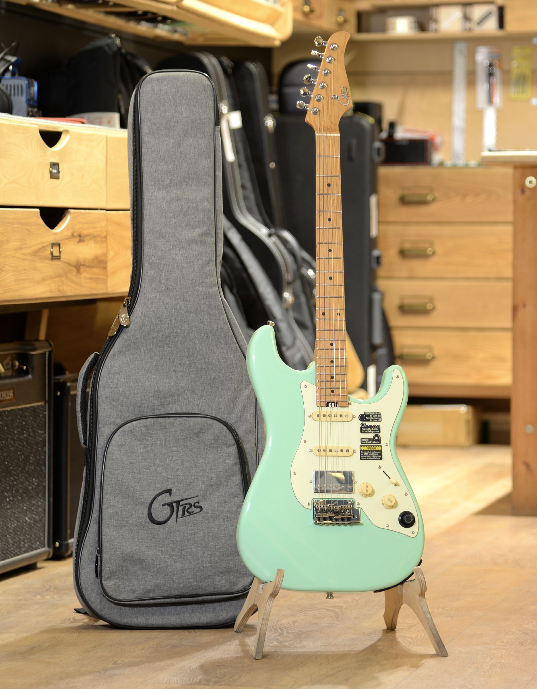 Электрогитара Mooer GTRS S801 Green - купить в "Гитарном Клубе"