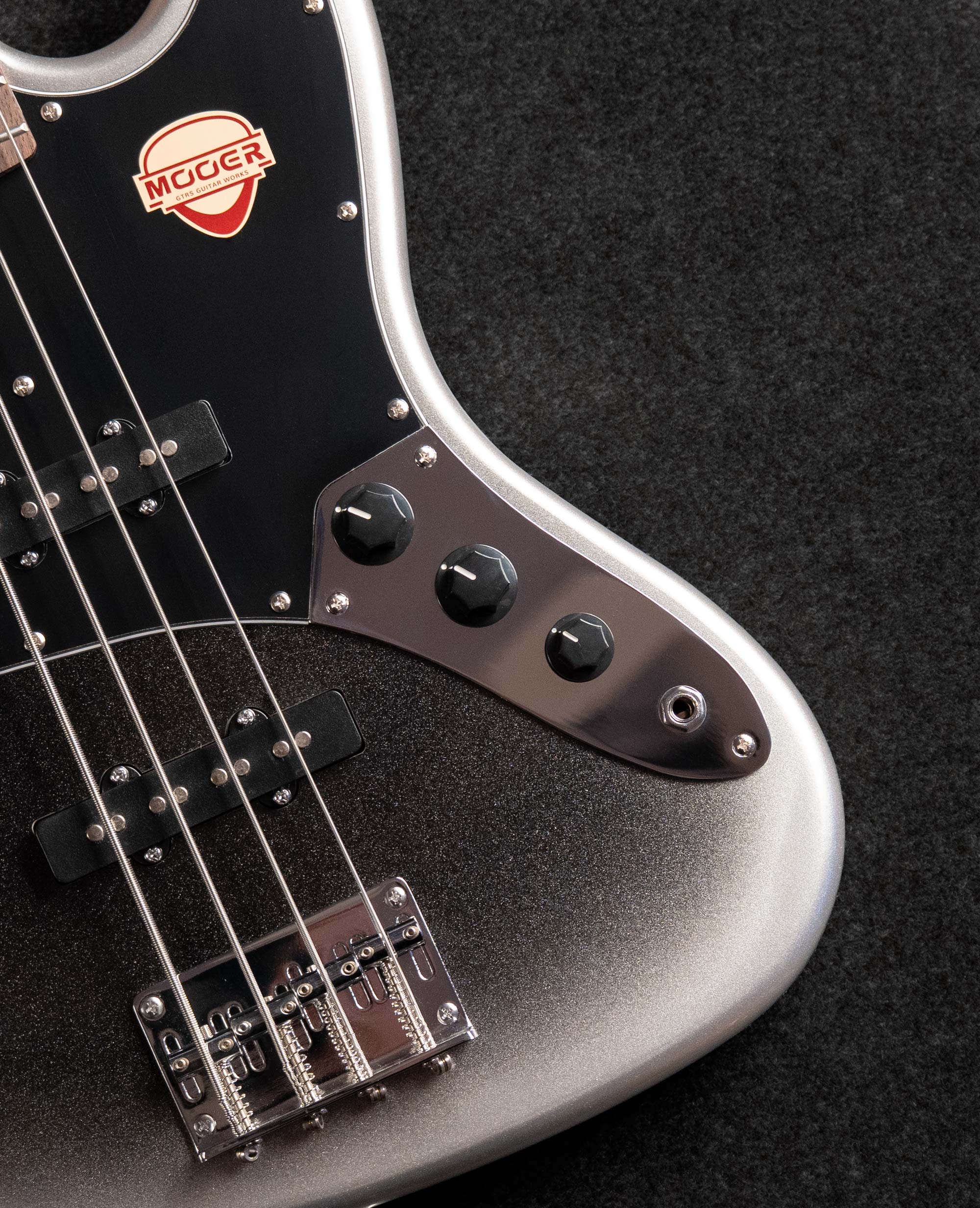 Бас-гитара Mooer MBJ412 Dark Silver - купить в "Гитарном Клубе"