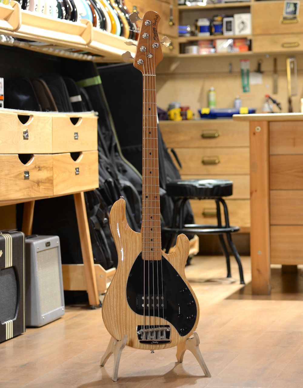 Бас-гитара Sterling by MusicMan RAY35 Ashwood Natural - купить в "Гитарном Клубе"