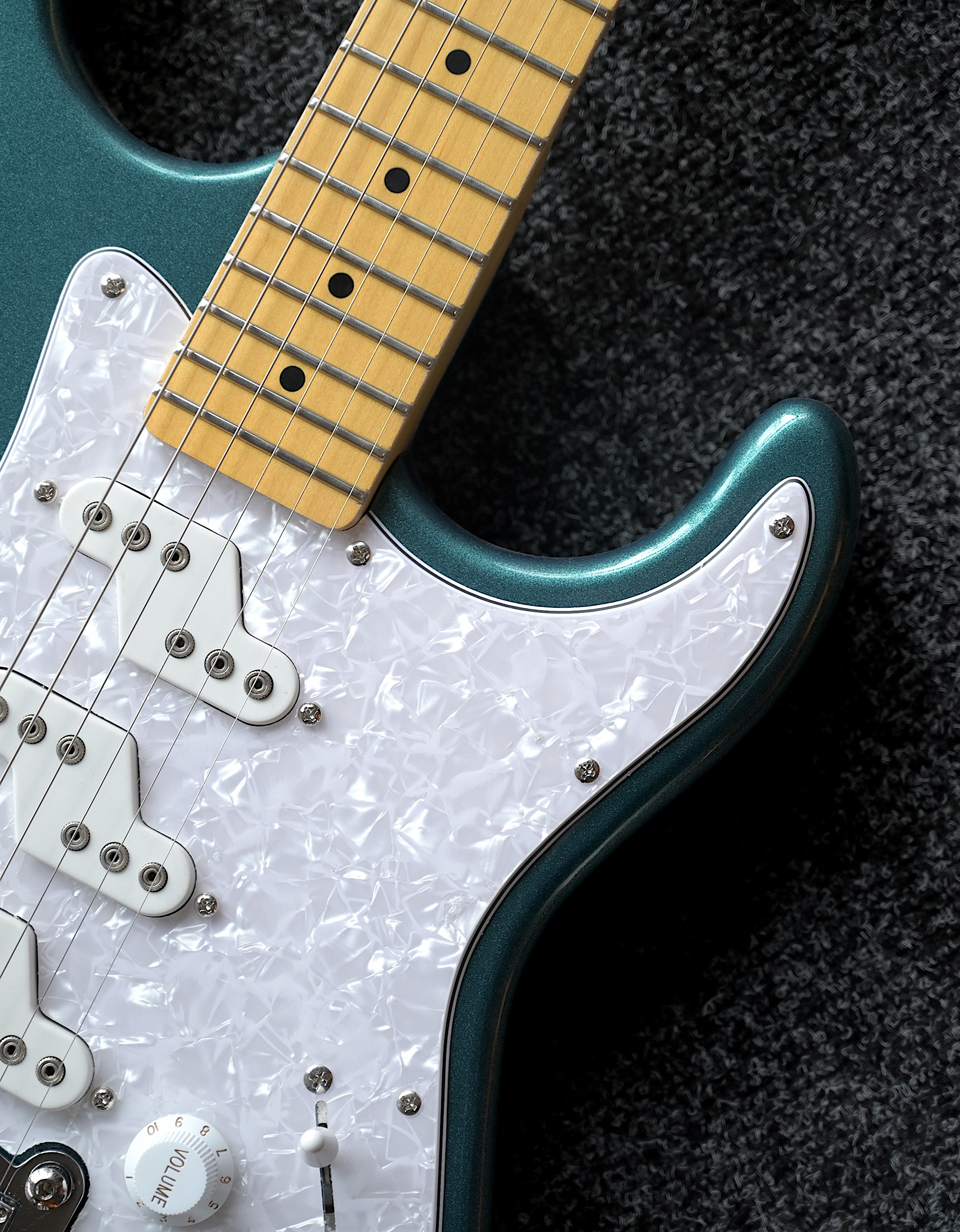 Электрогитара G&L Tribute Comanche Emerald Blue MP Poplar - купить в "Гитарном Клубе"