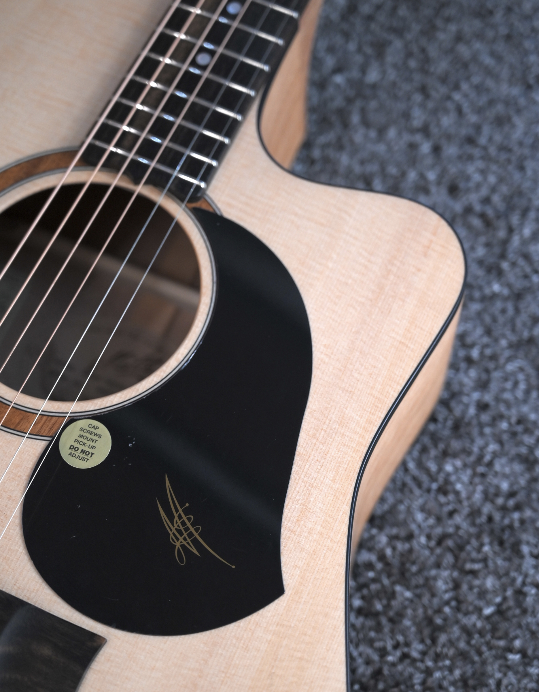 Электроакустическая гитара Maton SRS60C - купить в "Гитарном Клубе"