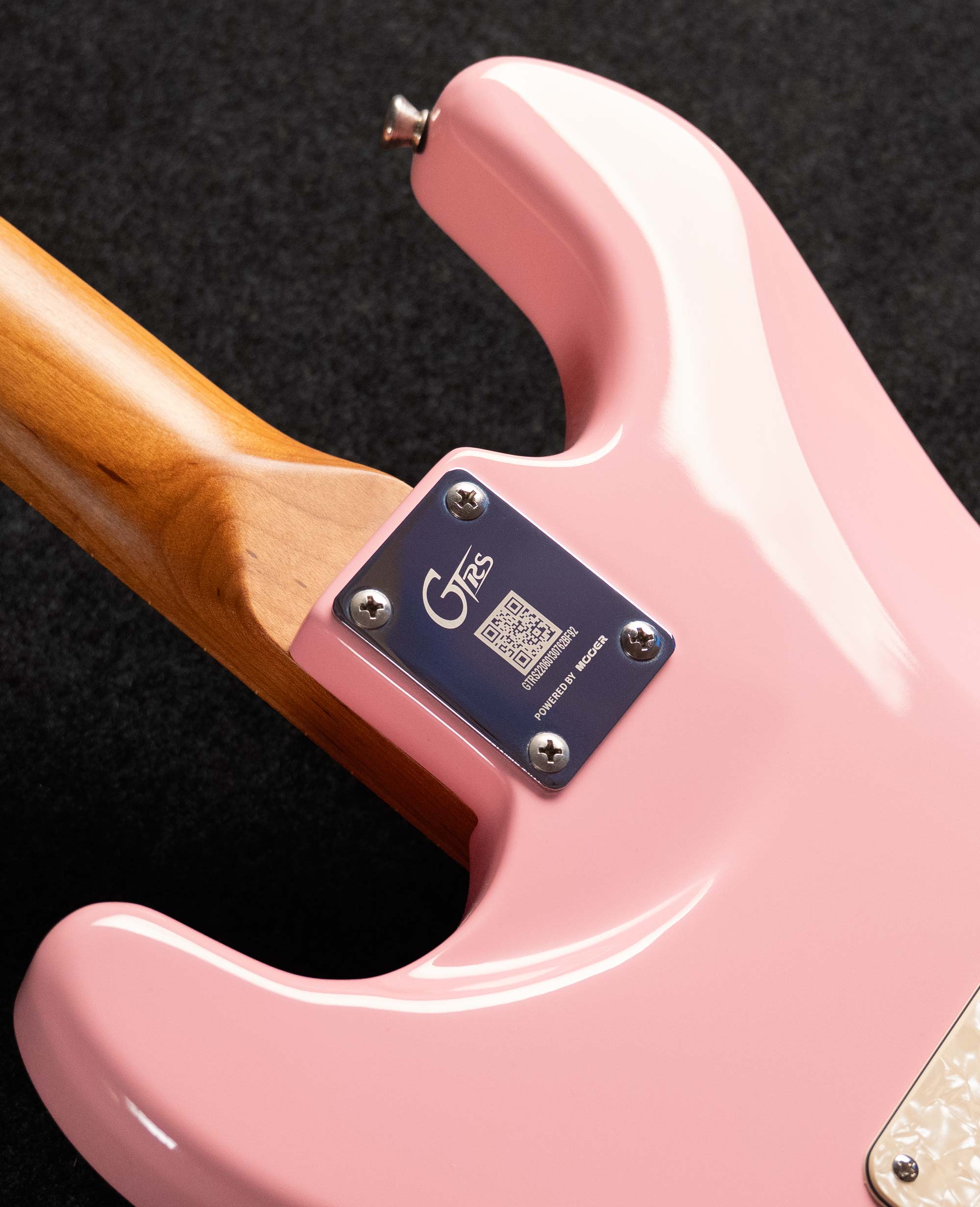 Электрогитара Mooer GTRS P801 Pink - купить в "Гитарном Клубе"