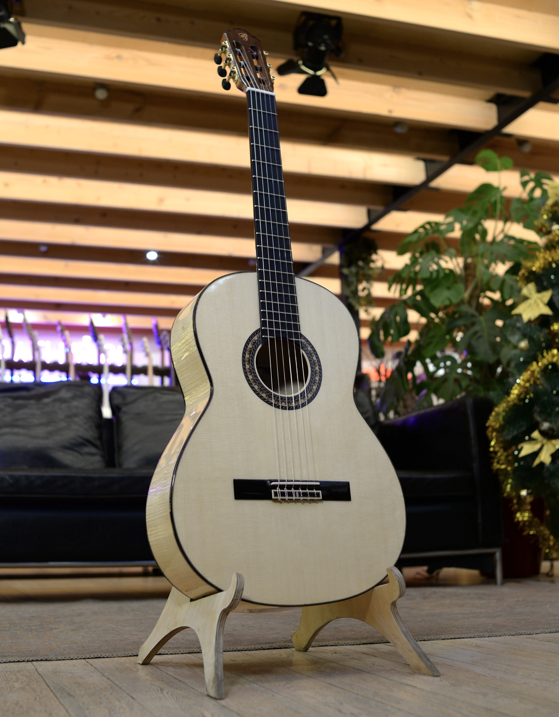 Классическая гитара Prudencio Saez 4-M (G-11) Spruce - купить в "Гитарном Клубе"