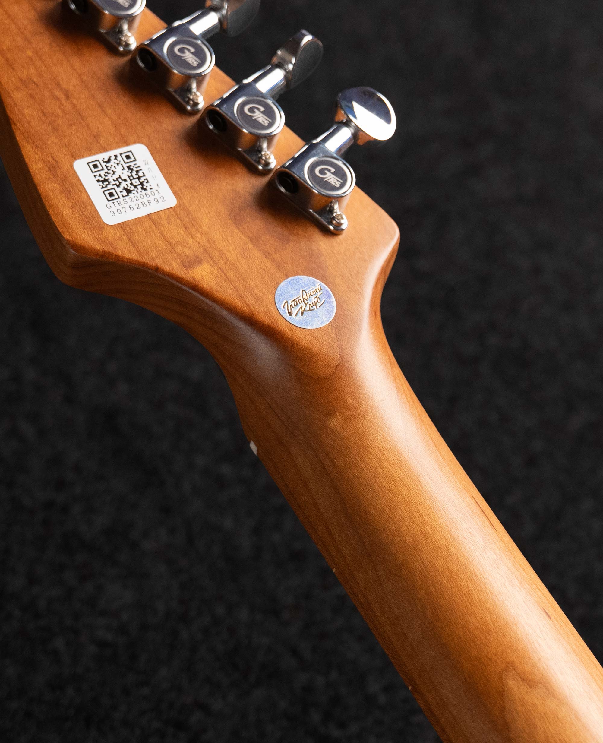 Электрогитара Mooer GTRS P801 Pink - купить в "Гитарном Клубе"