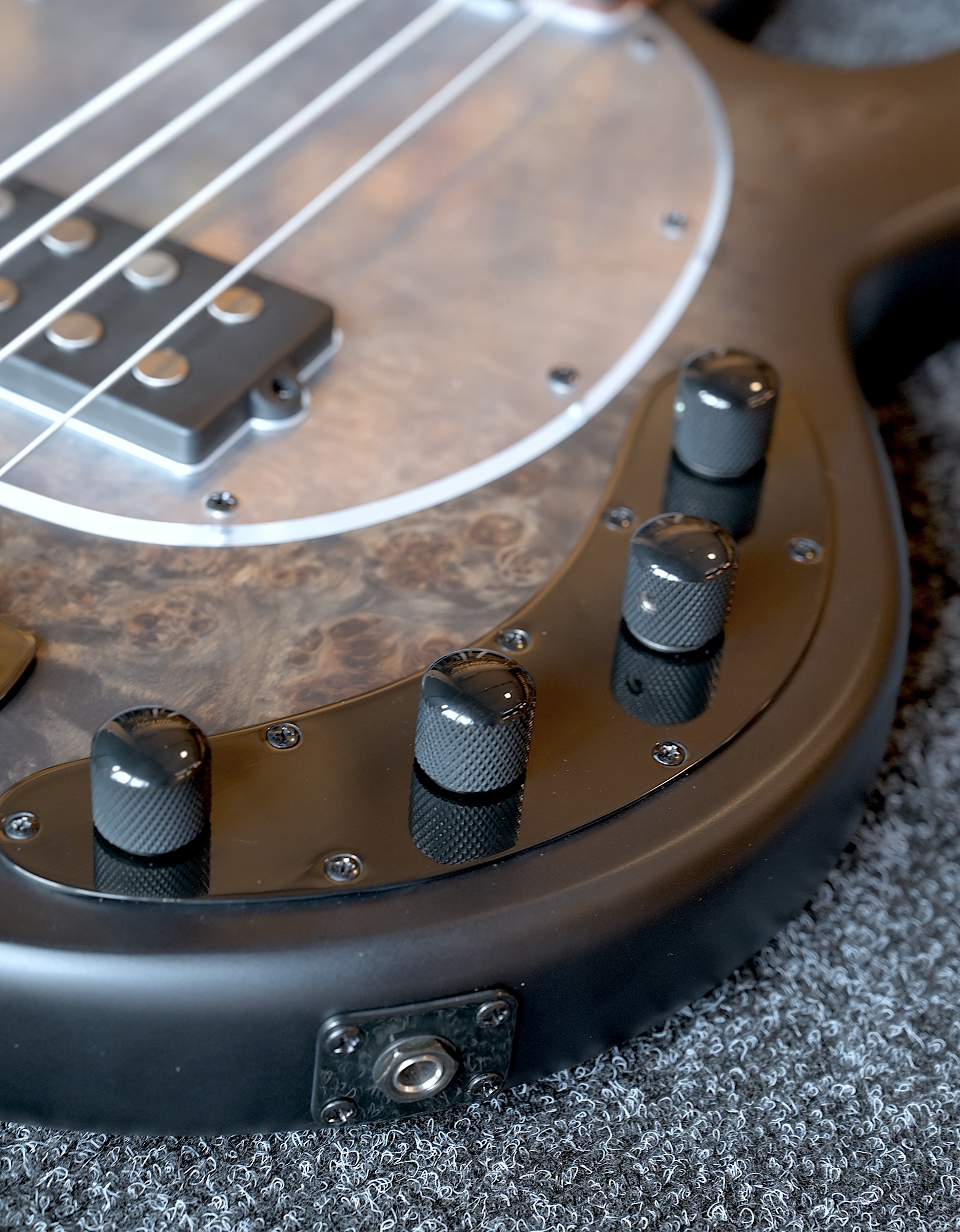 Бас-гитара Sterling StingRay RAY34-PB, Poplar Burl Top, Trans Black - купить в "Гитарном Клубе"